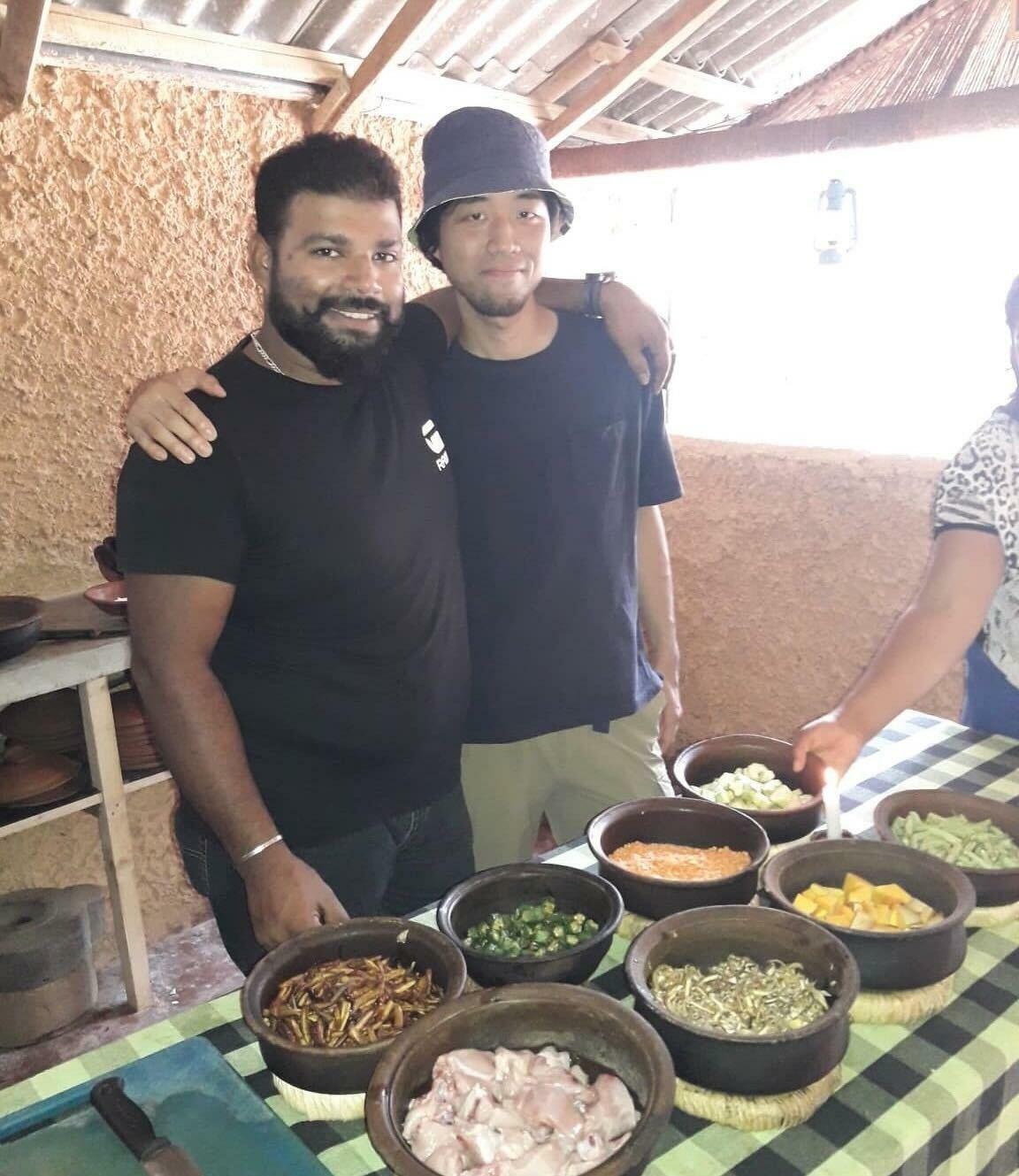 2018年 スリランカの料理教室にて本場の味を学ぶ徳山さん（写真：ご本人提供）