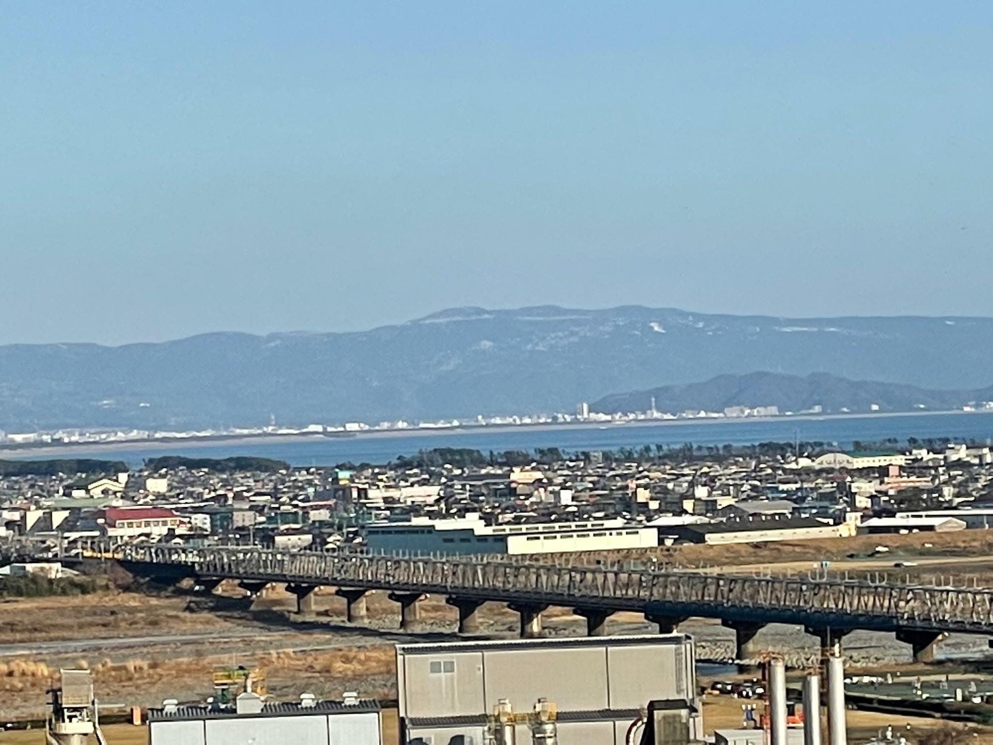 在来線・新幹線も見えます