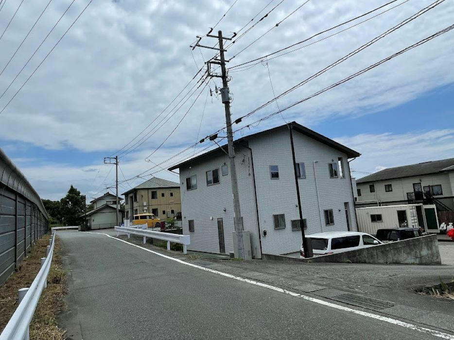 東名高速道路の側道