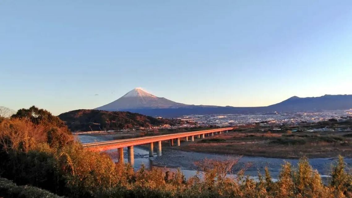富士川サービスエリア下り線からの富士山