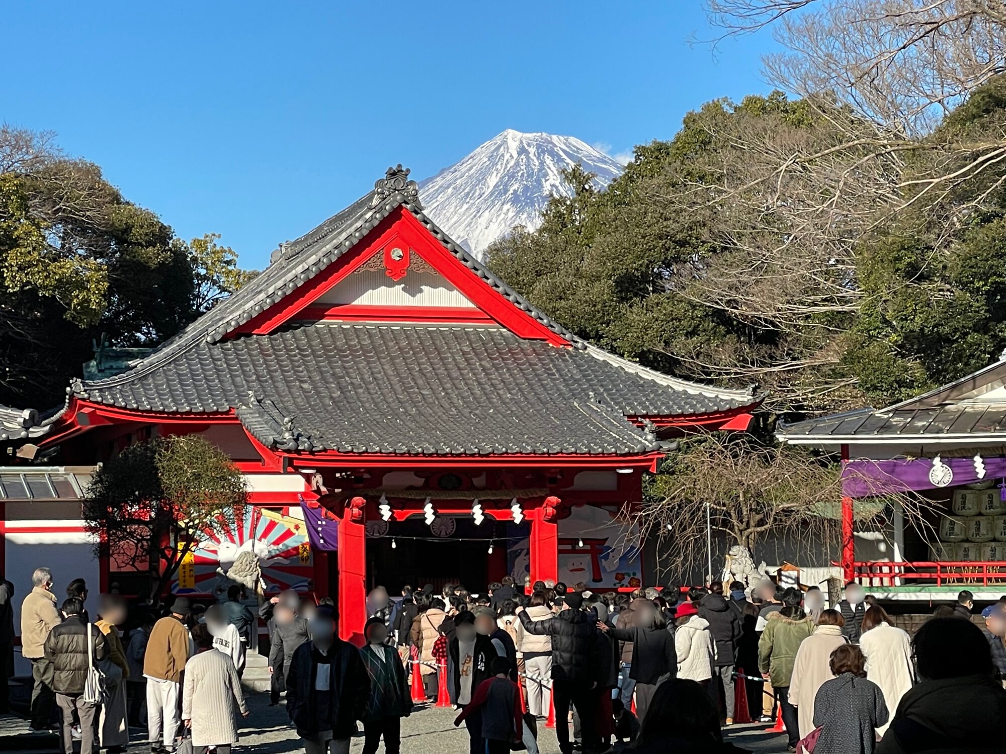 絶景ポイントからの御殿と富士山