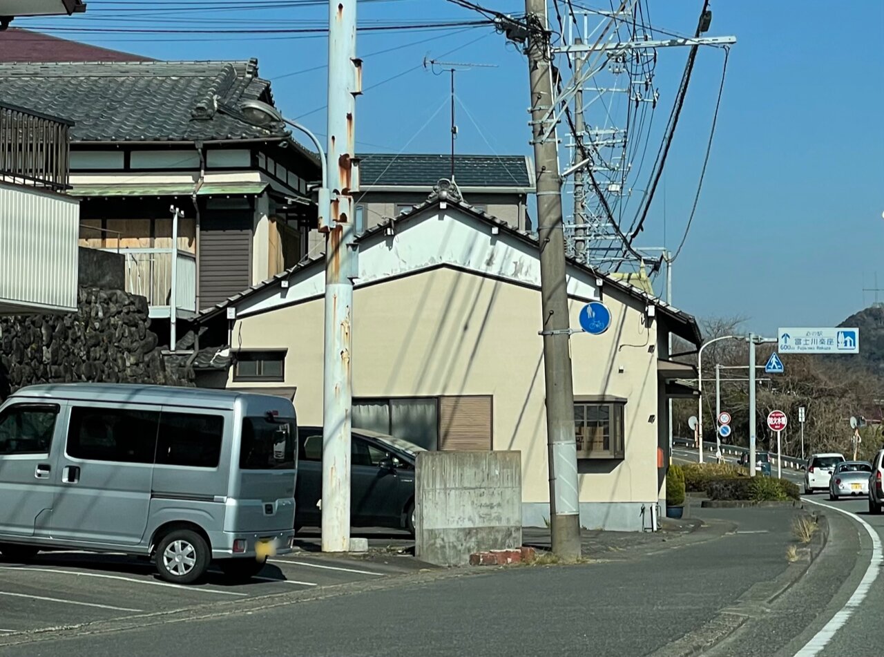 店舗は道の駅 富士川楽座の案内看板の手前にありました