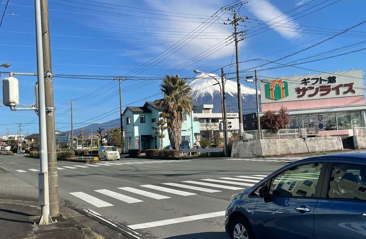 真正面には富士山