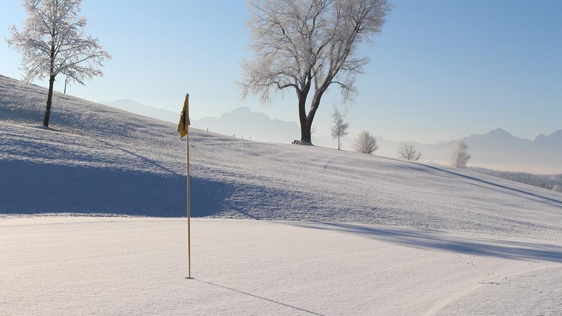 雪で覆われたバンカーって救済は受けられるの?」ルールを詳しく解説します!(AKI GOLF) - エキスパート - Yahoo!ニュース