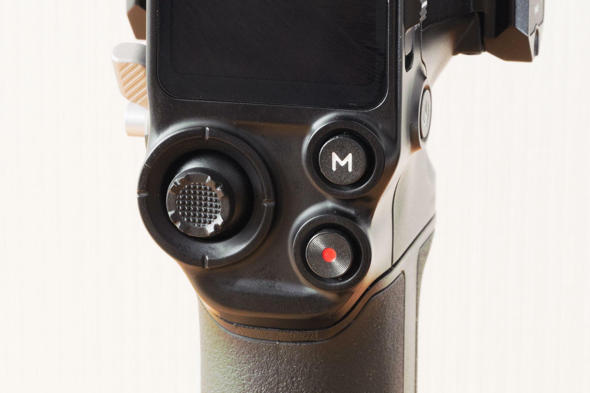 カメラを触らなくてもジンバルのボタンでカメラの録画開始と停止を制御できる。