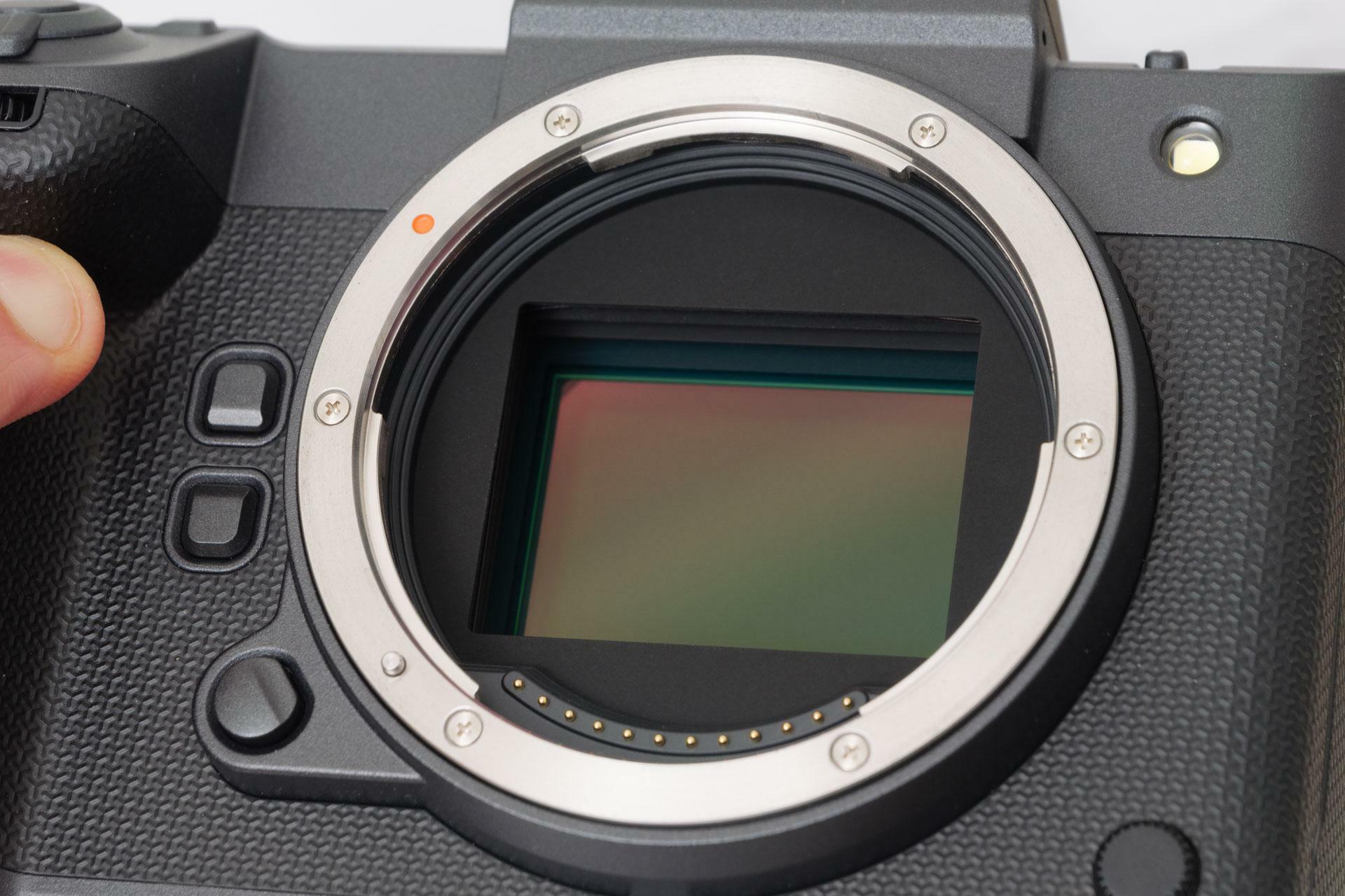 対角55mmのラージフォーマット（43.8×32.9mm）イメージセンサー。いわゆる中判デジタルカメラだ。