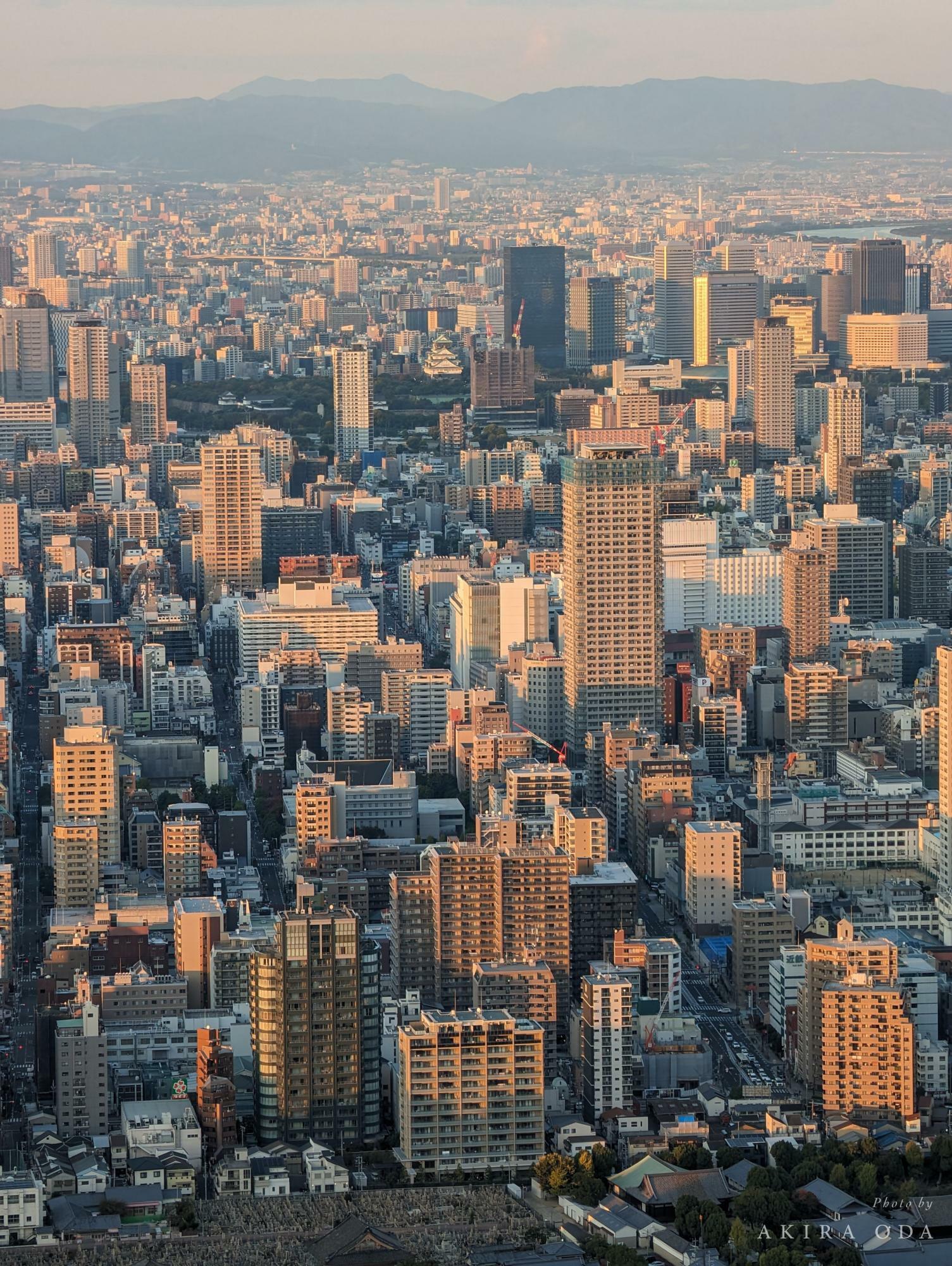 望遠カメラで撮影。遠くにある建物がぎゅっとひとつの写真にまとまって記録されました。都会感の伝わる写真になりました。