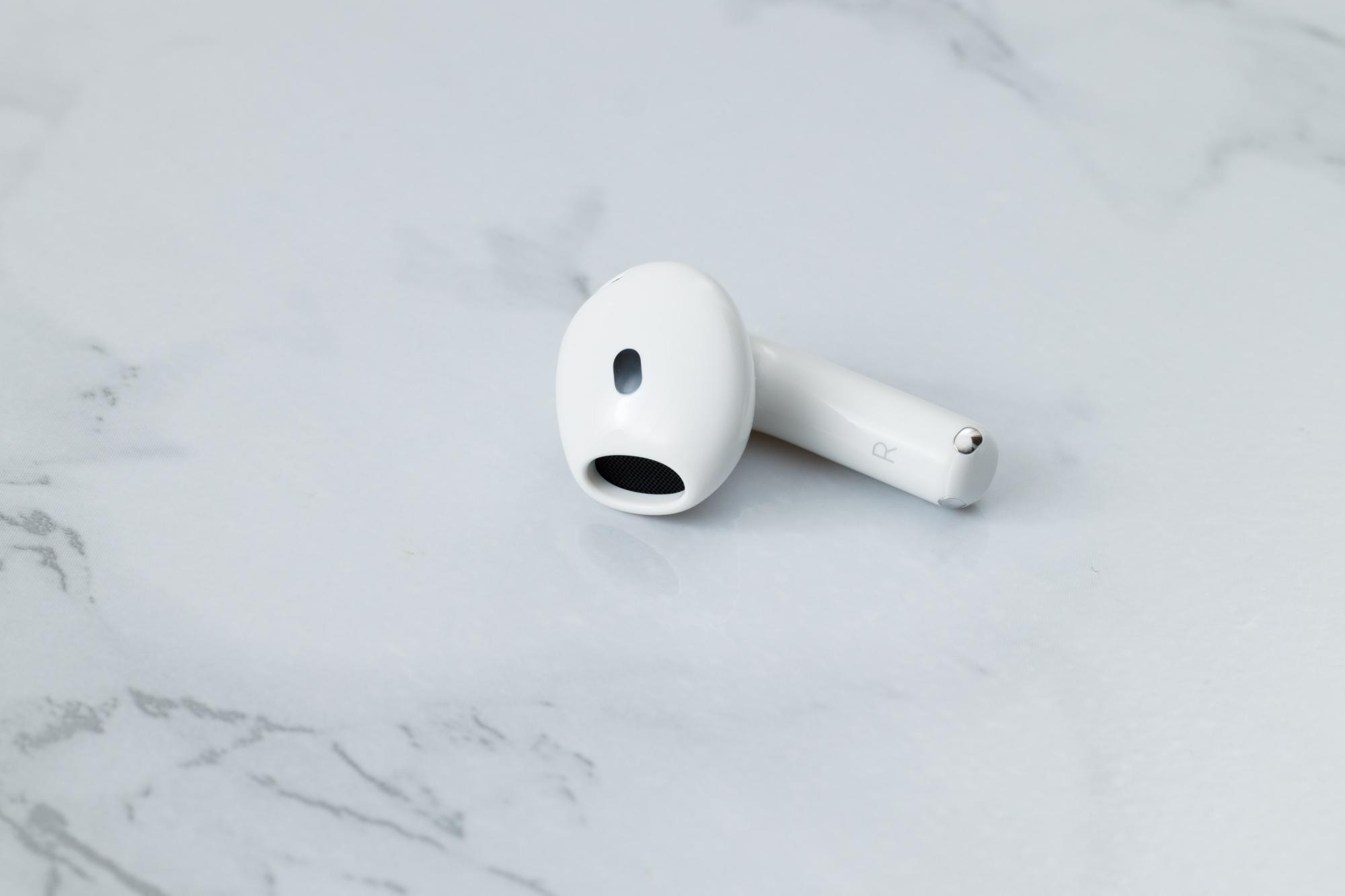 耳が疲れない!AirPods 4のノイズキャンセリングで雑音が消えて 耳が疲れない!AirPods 4のノイズキャンセリングで雑音が消えて