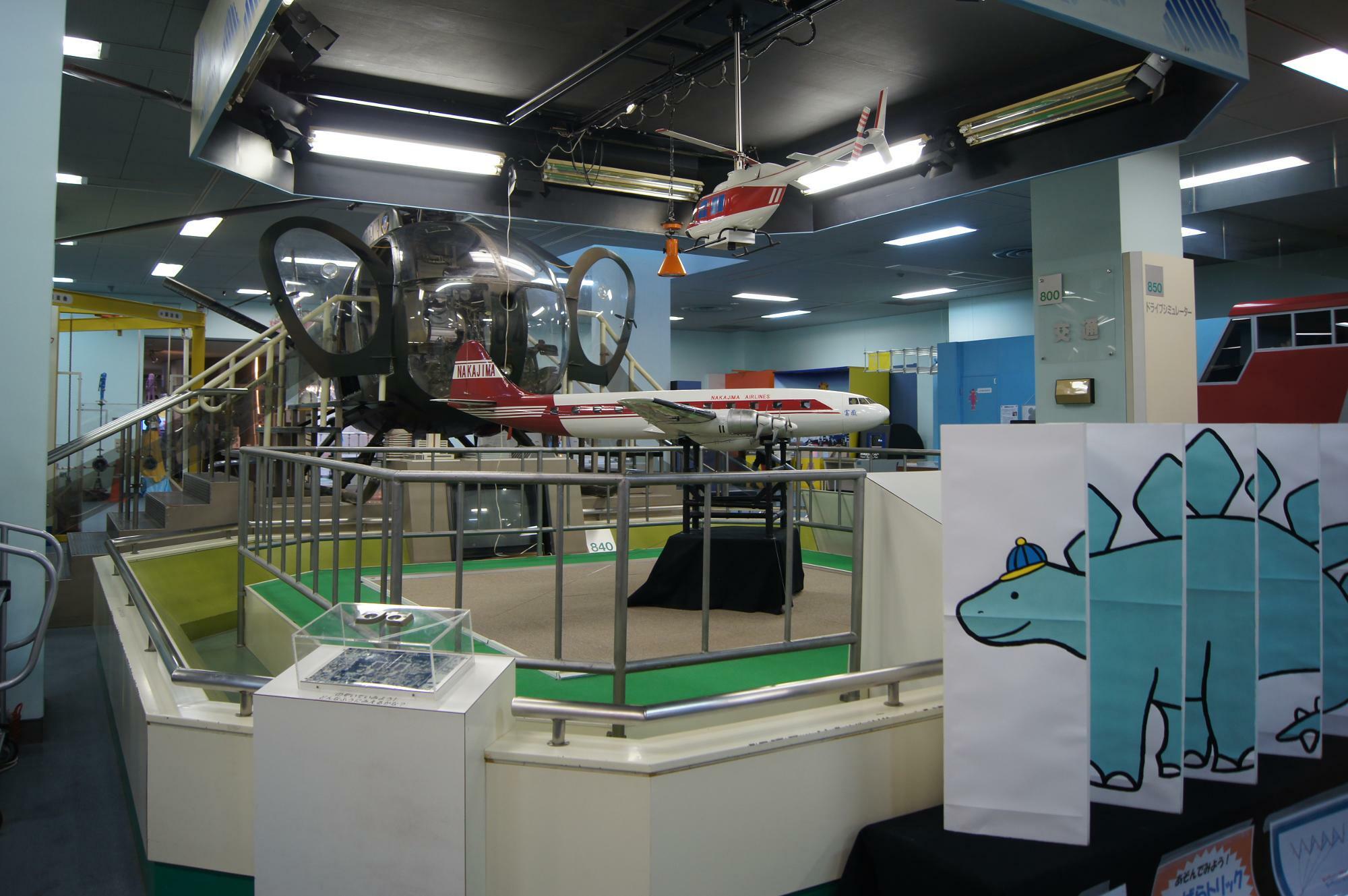 幻の飛行機　富嶽（ふがく）の模型（写真中央）を特別展示中