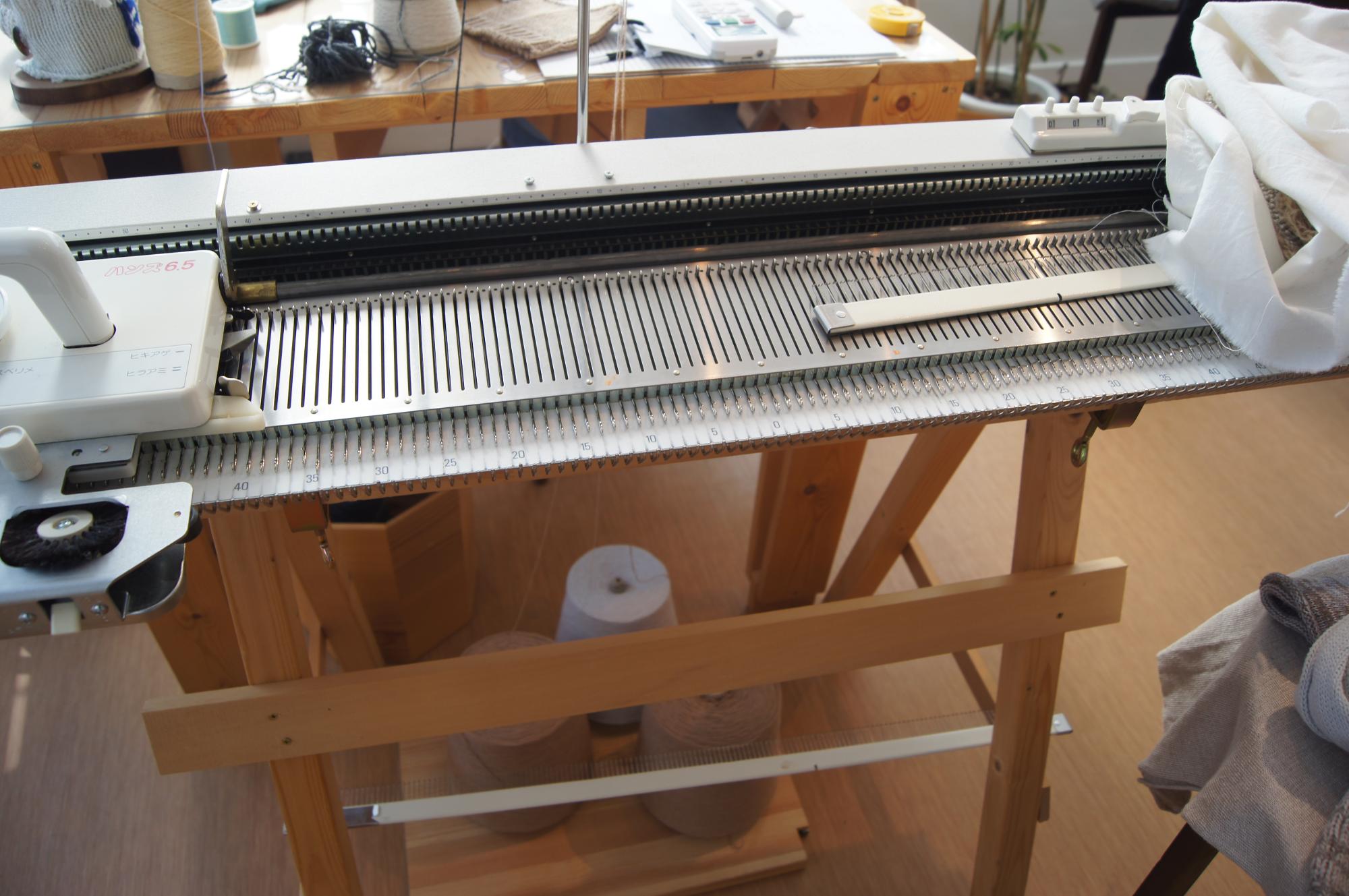 編み機　工業用　手横（手動式横編み機） 編み機 工業用 手横（手動式横編み機） チョイス限定 カシミヤ