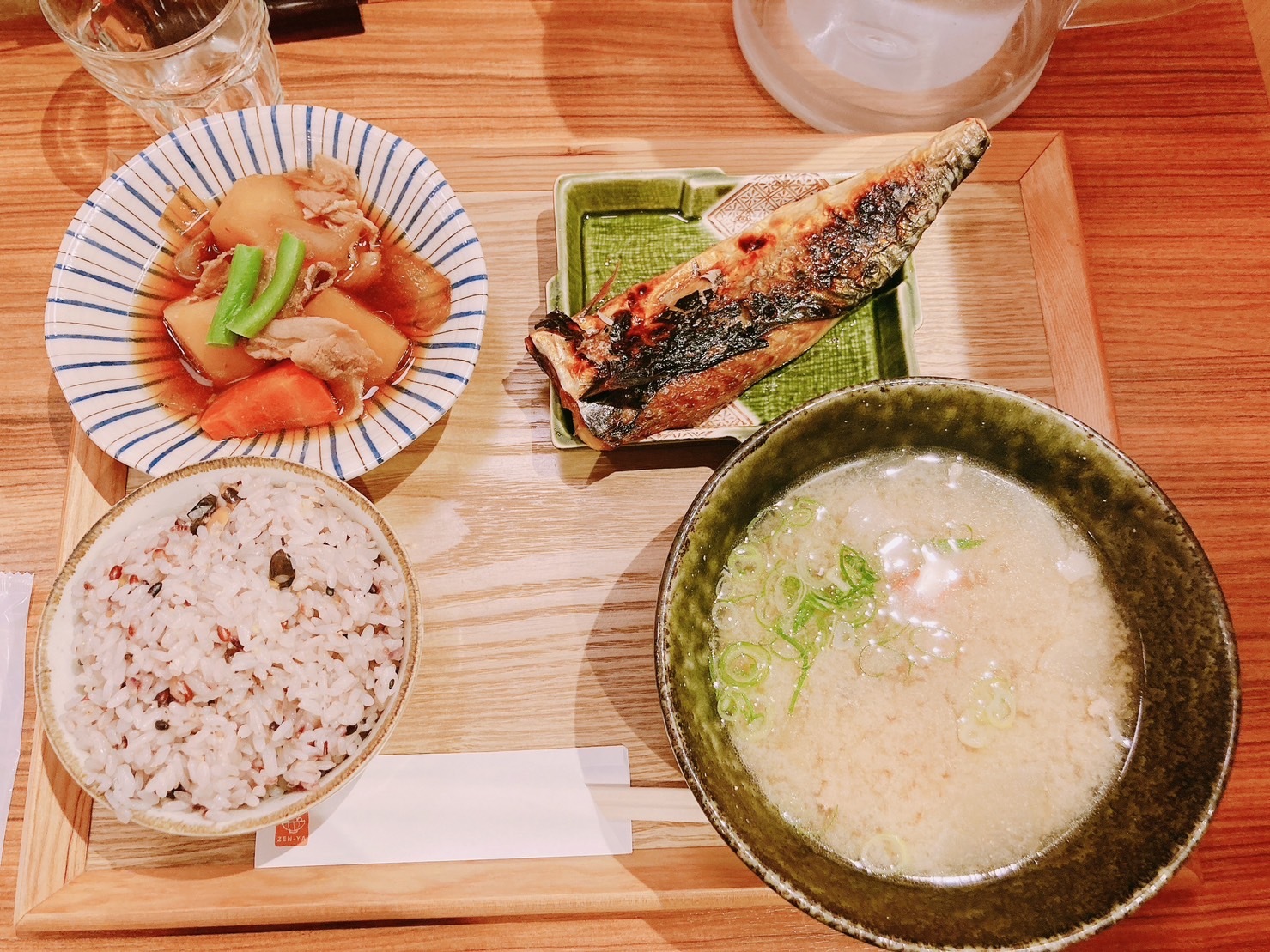 鯖の塩焼きと肉じゃが膳（ご飯十六穀米に変更・大盛り）