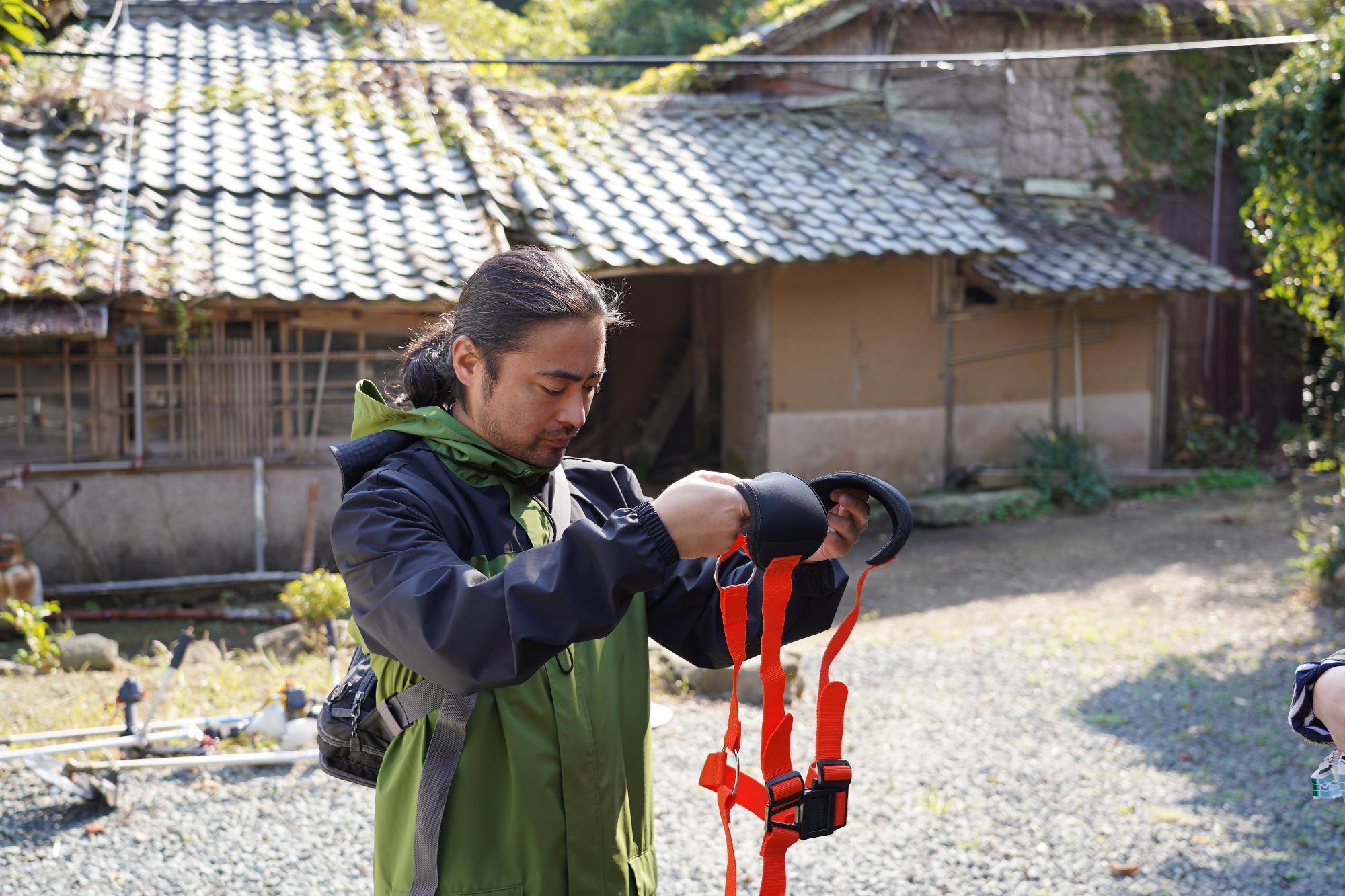 途中ホームセンターなどで揃えた道具を装備し現場へと向かう