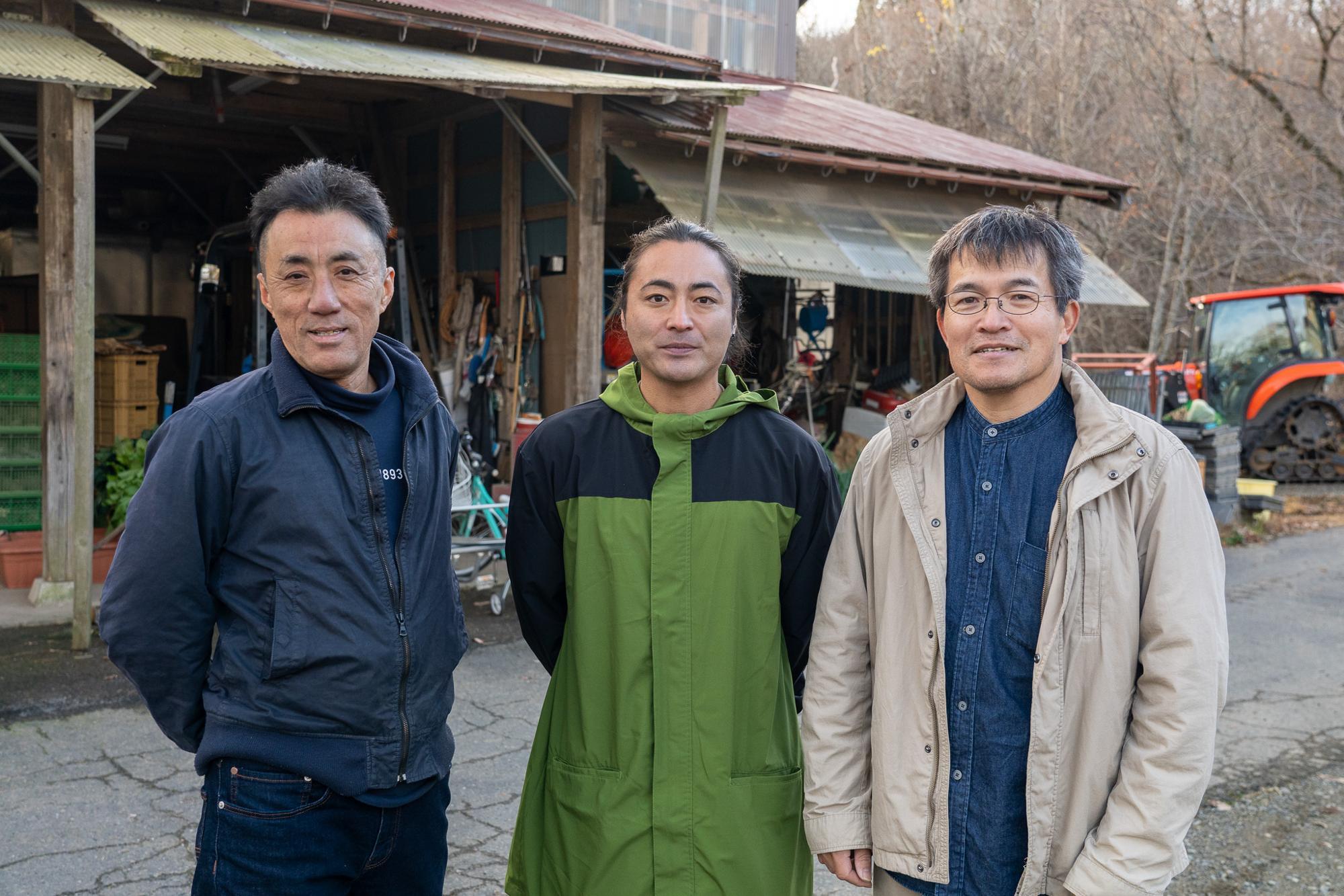 棚田を管理する飯尾醸造の伊藤さん、溝口さんと一緒に