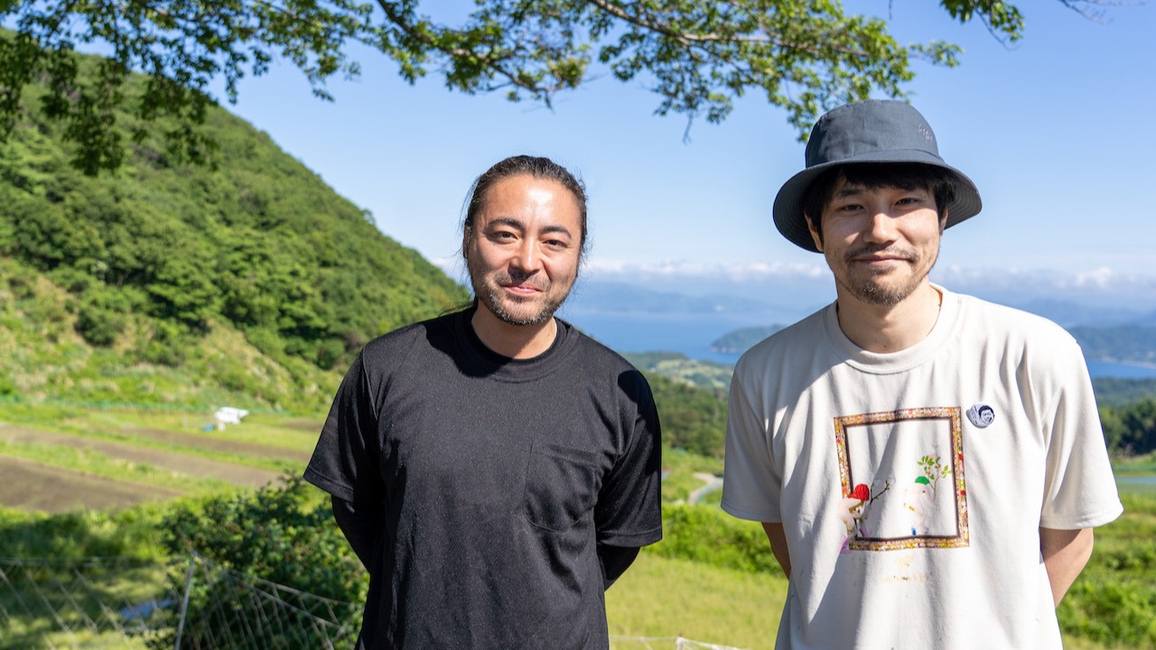 山田孝之＆松山ケンイチ／裸足になって京都の田んぼで手植え 自給自足