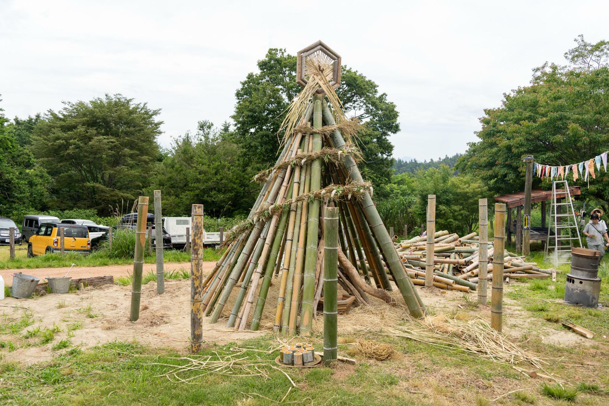 会場の広場にはメンバーが作ったモニュメントが