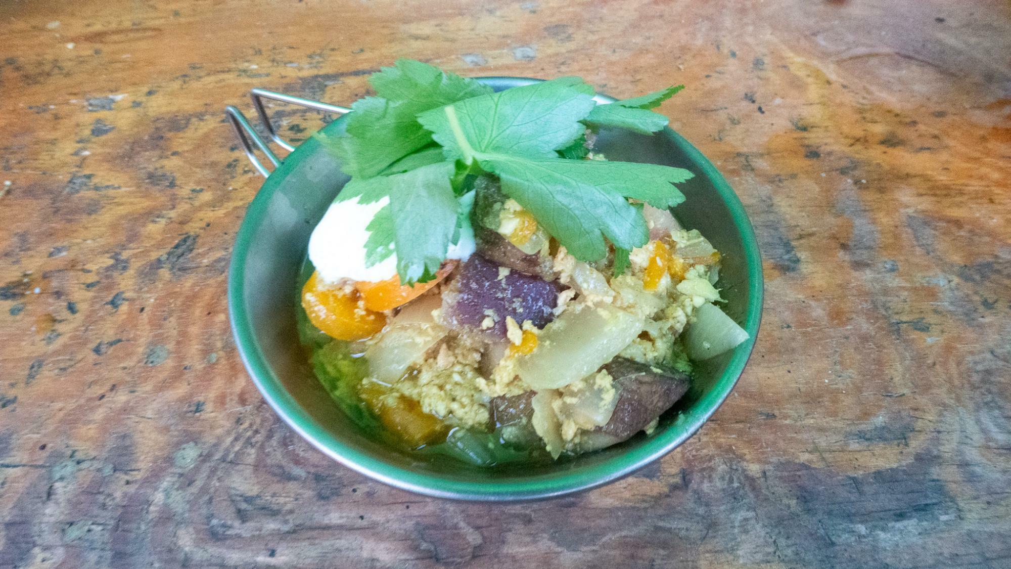 筆者もいただいた優しい味わいの鶏汁カレー