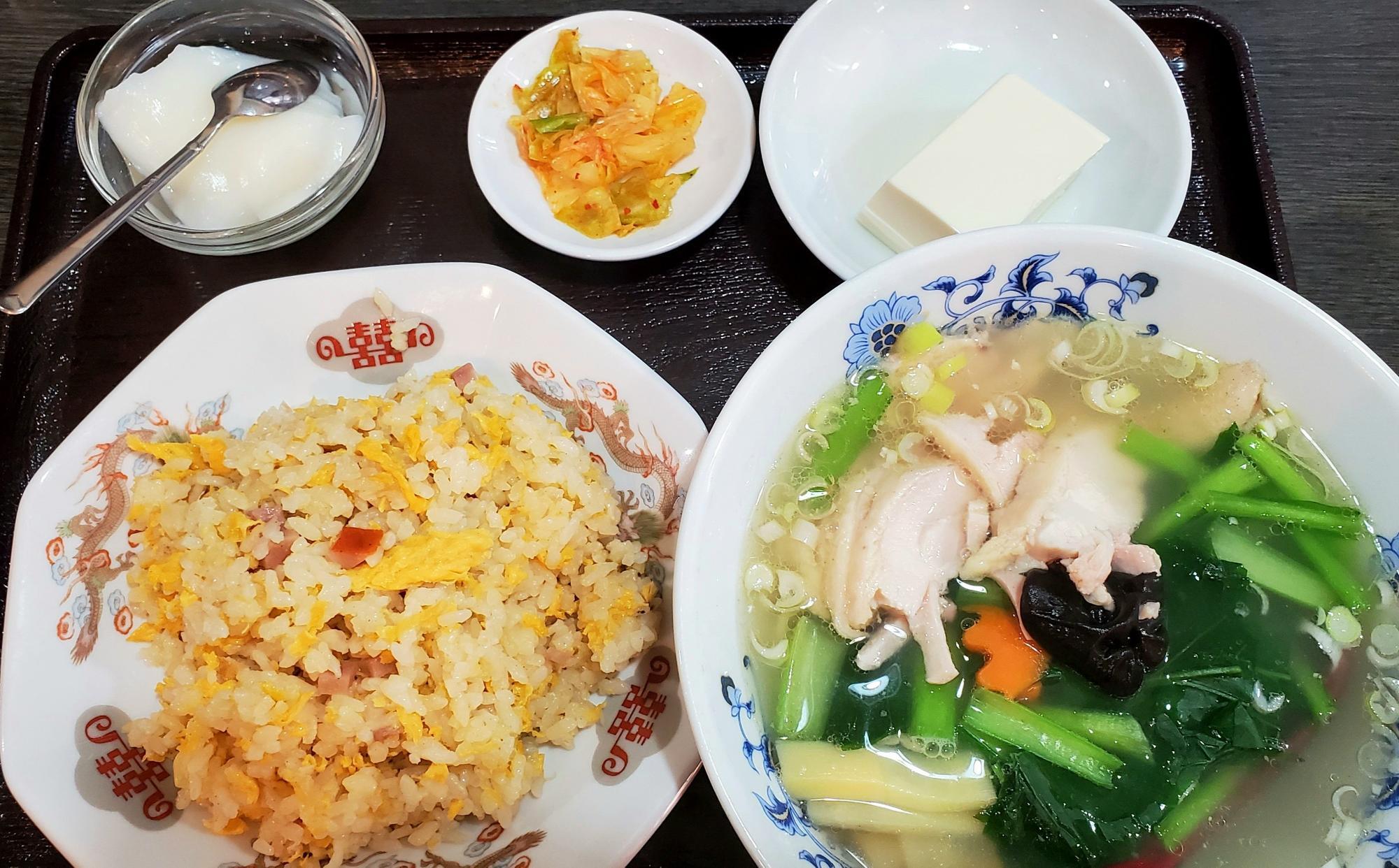 本日のランチ（鶏肉塩麺＋炒飯）