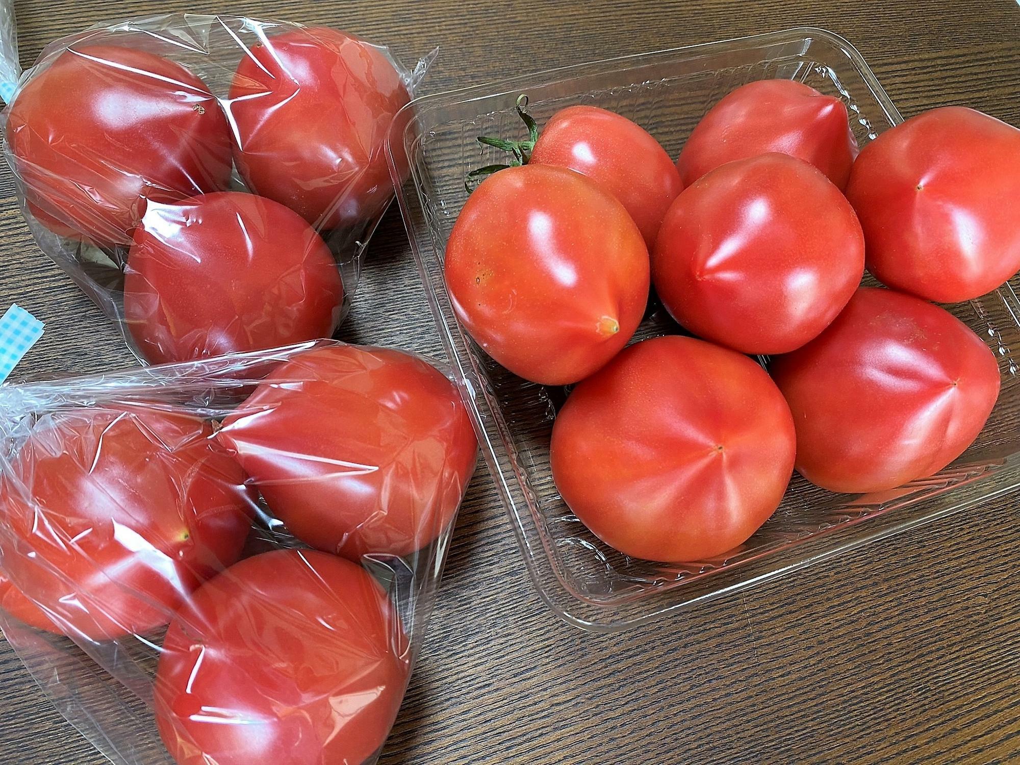 「お土産トマト」と「山盛りトマト」