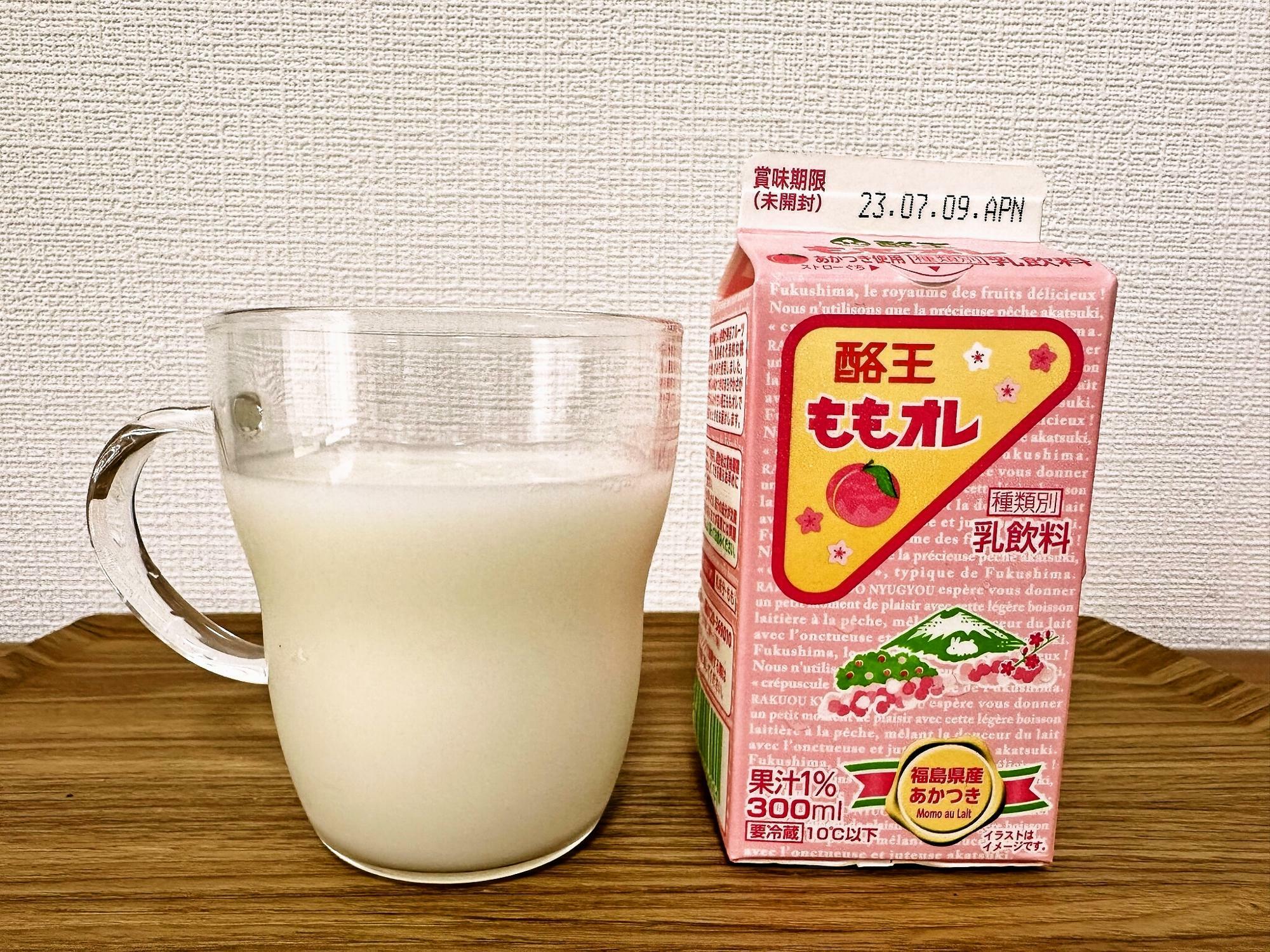 あかつきは「白鳳」と「白桃」の交配 によってできた福島県発祥の品種で、ジューシーで甘味が強いのが特徴。