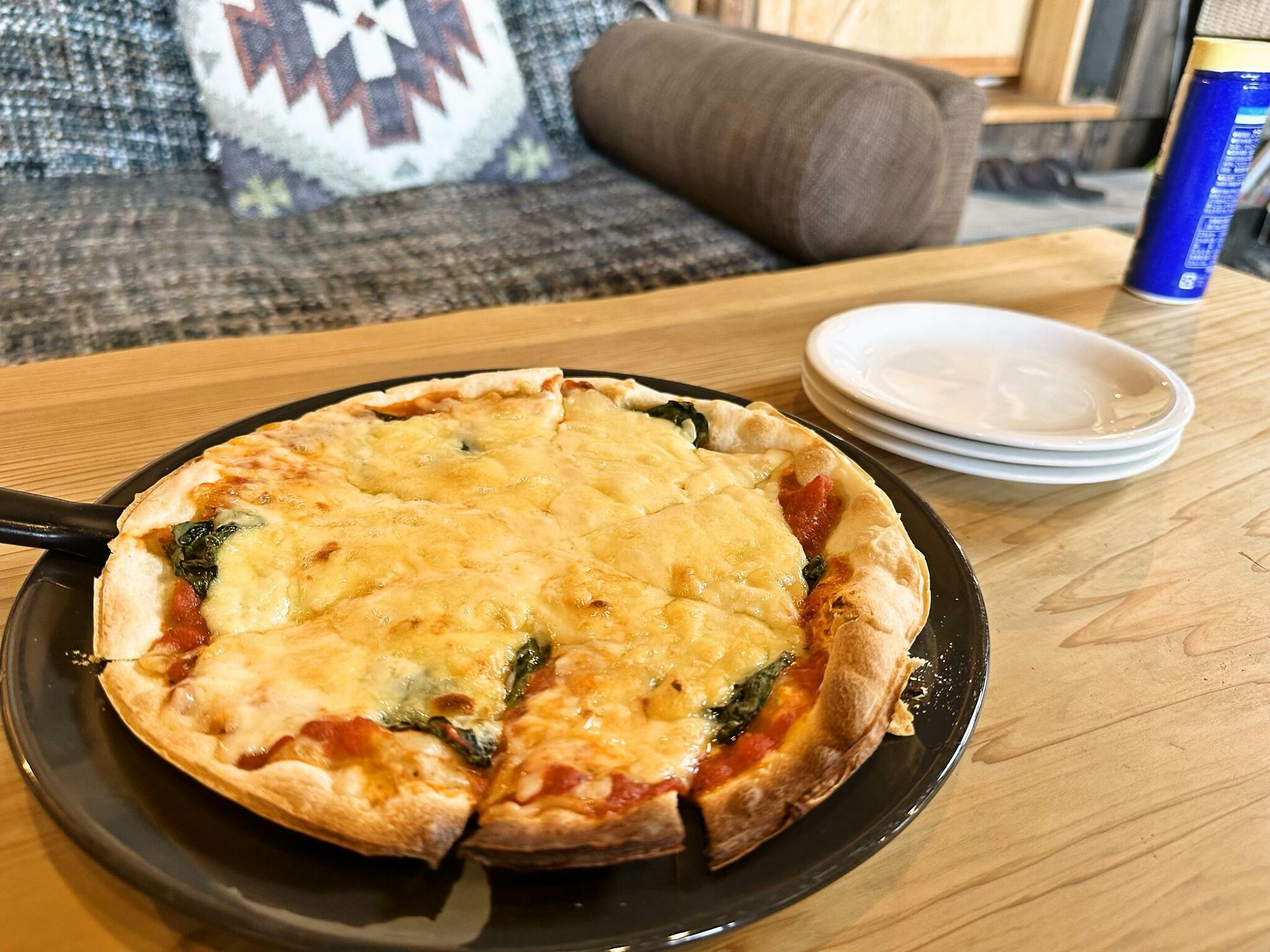 ラクレットチーズのマルゲリータピザ