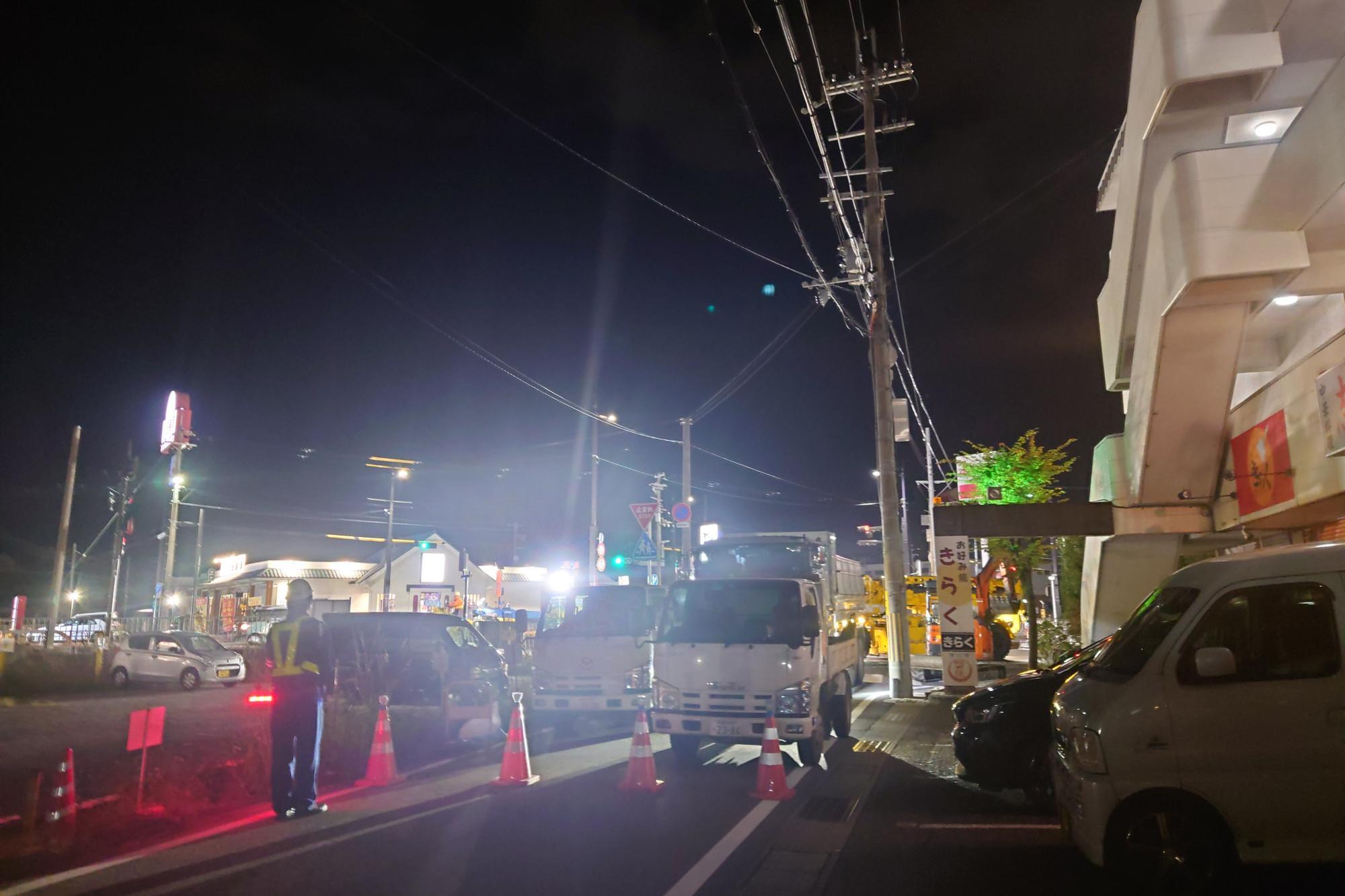 画像は花山交差点付近夜間工事の様子3