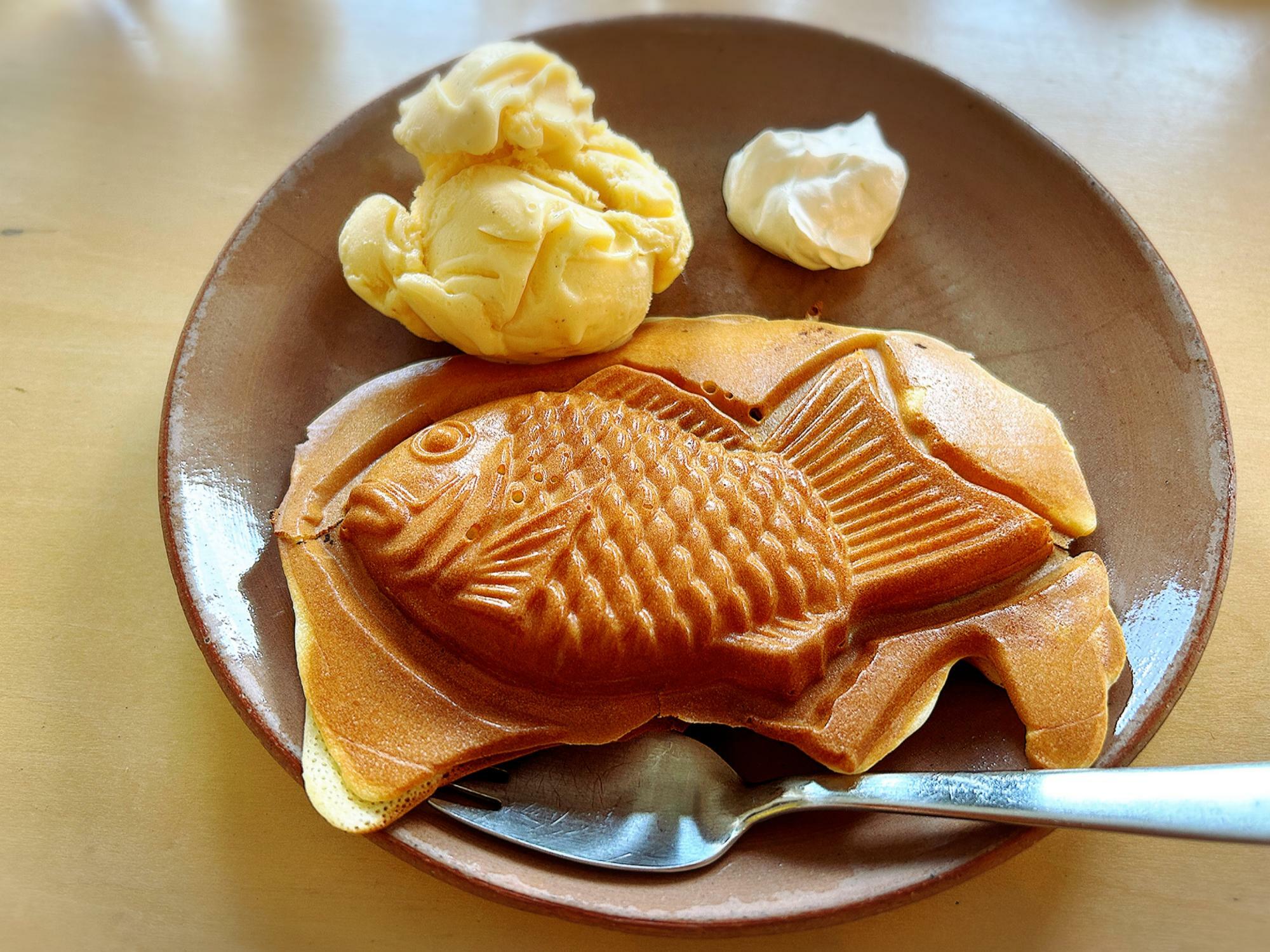 イートイン 港町のたい焼きつぶあん 塩クリーム添えアイストッピング