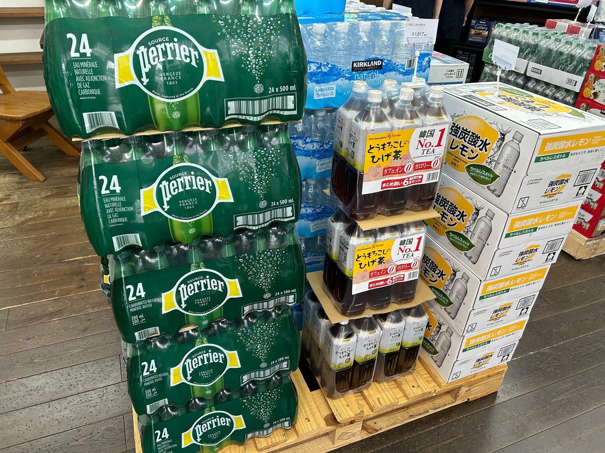 水やお茶などペットボトルの飲料水