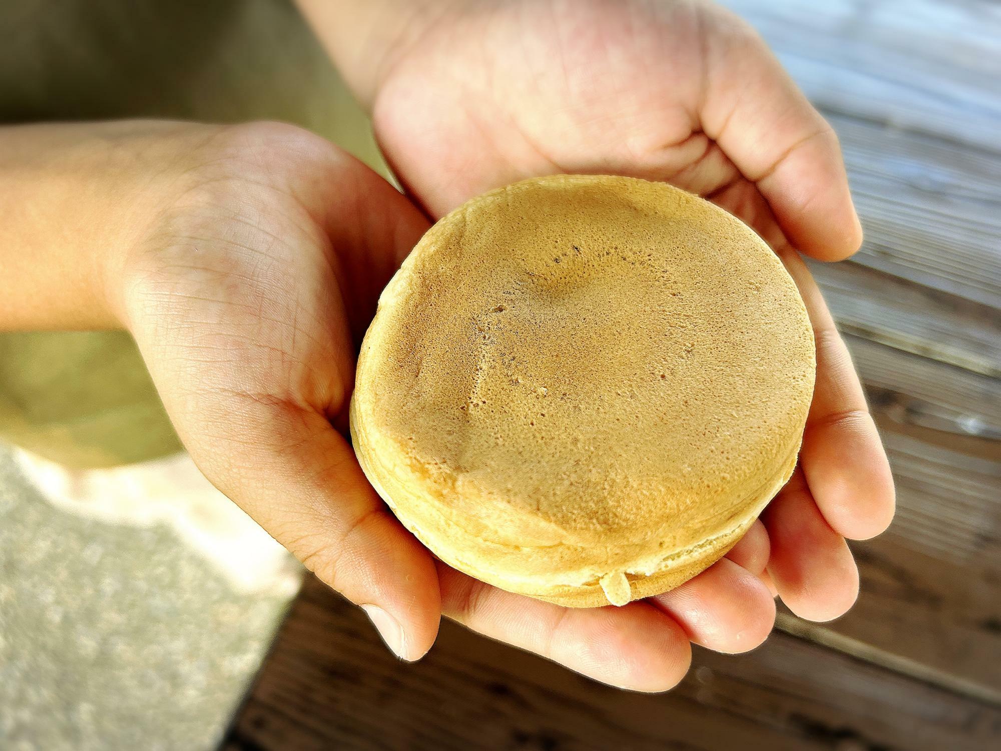 温かくても冷めてもおいしい 蜂楽饅頭