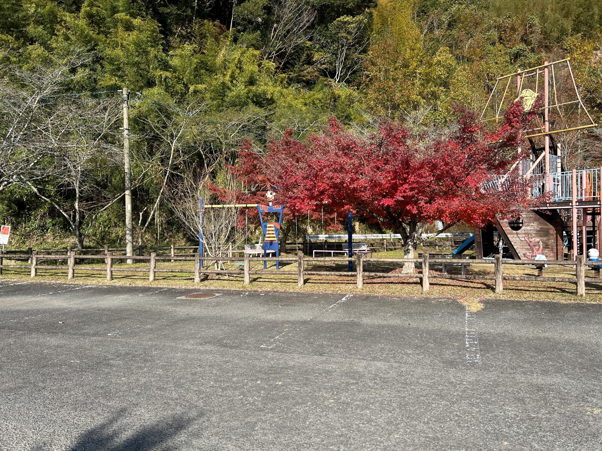 「朝陽ふるさと公園」駐車場から