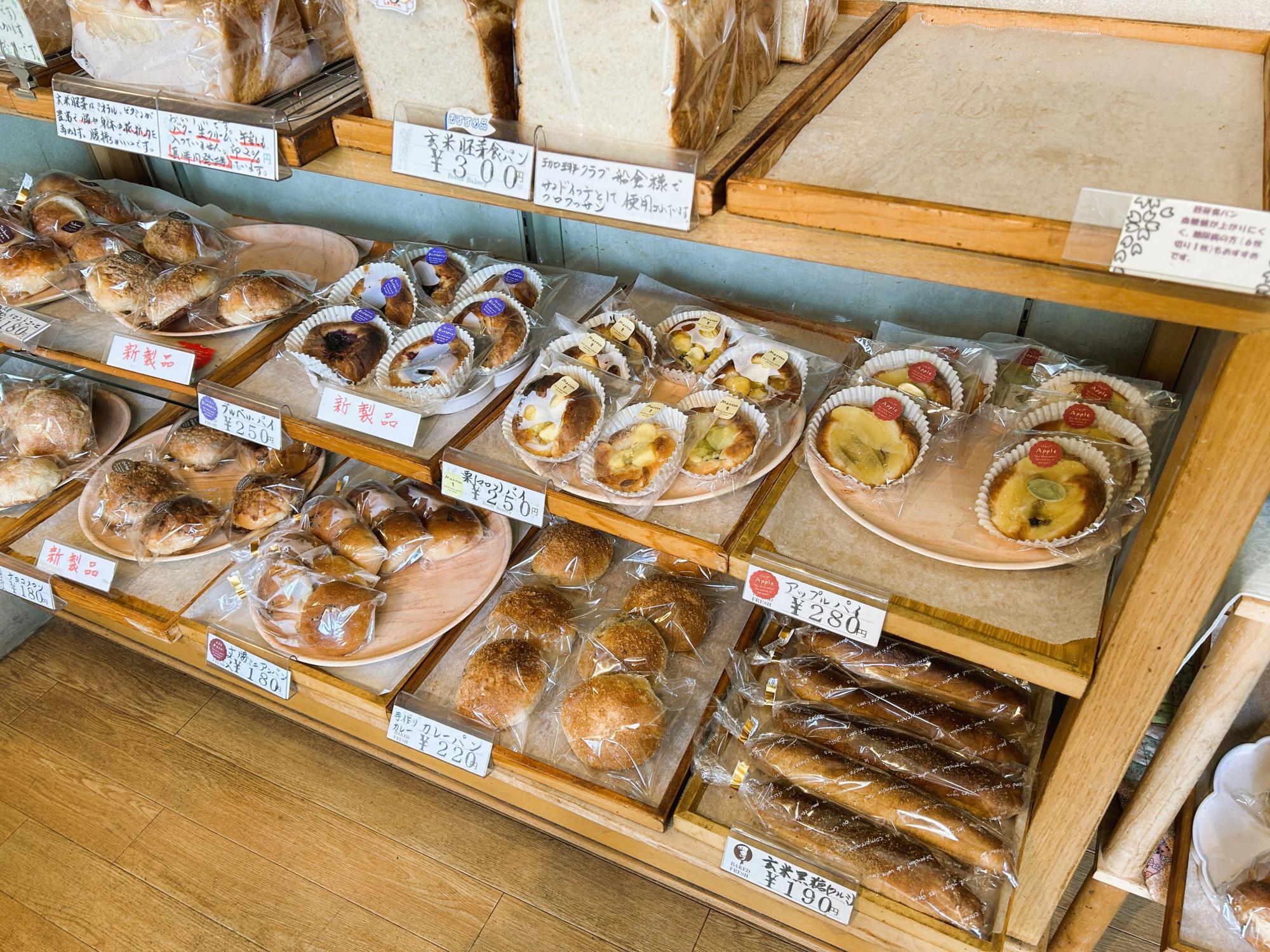 パイやカレーパンなど