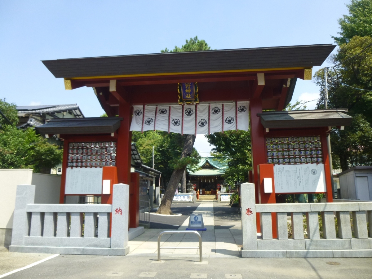五方山 熊野神社の朱塗りの門