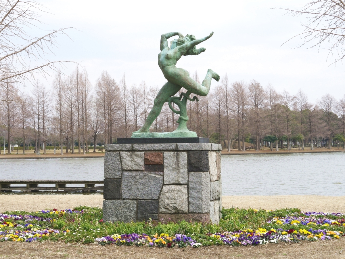 噴水広場の近くにある、水元公園のシンボルの銅像