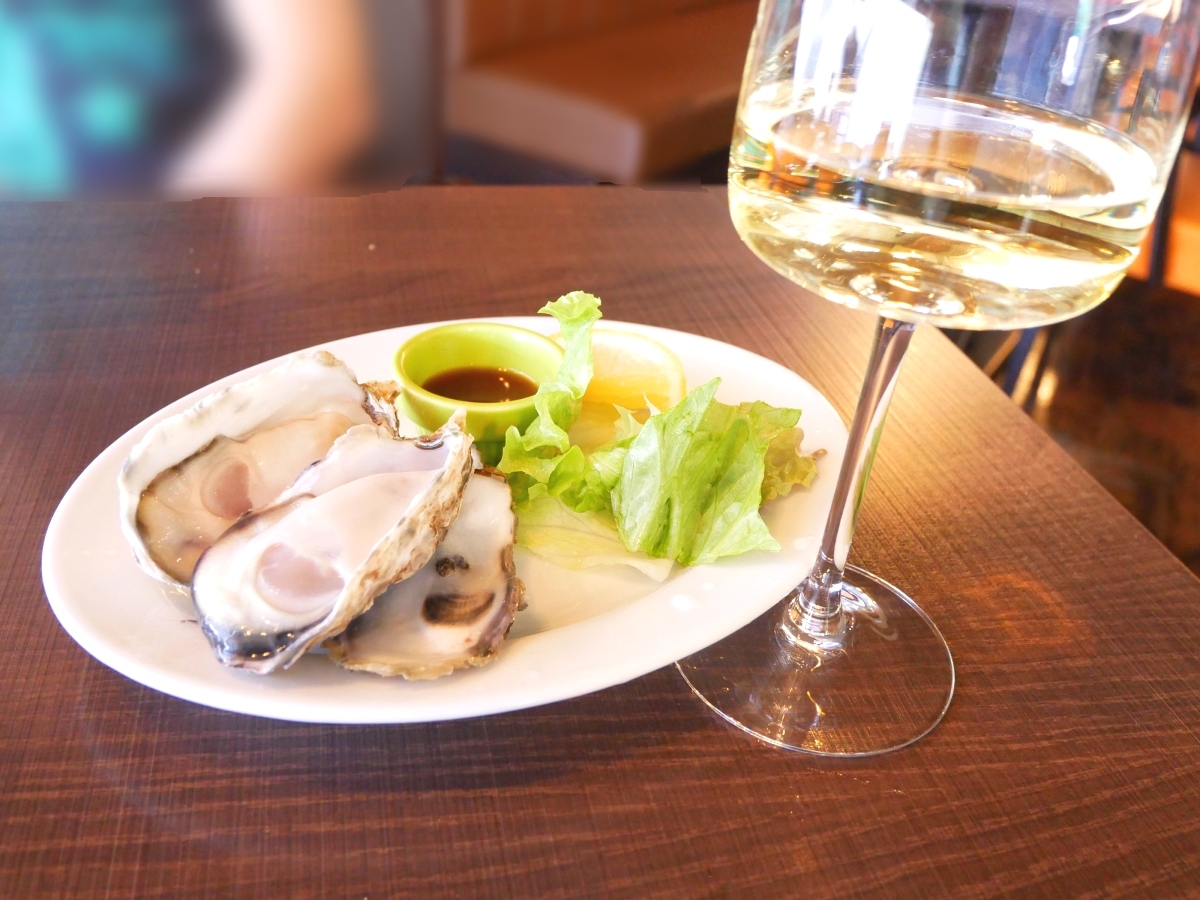 広島県産 殻付生牡蠣 ２ピースと白ワインのセット（税込1200円）