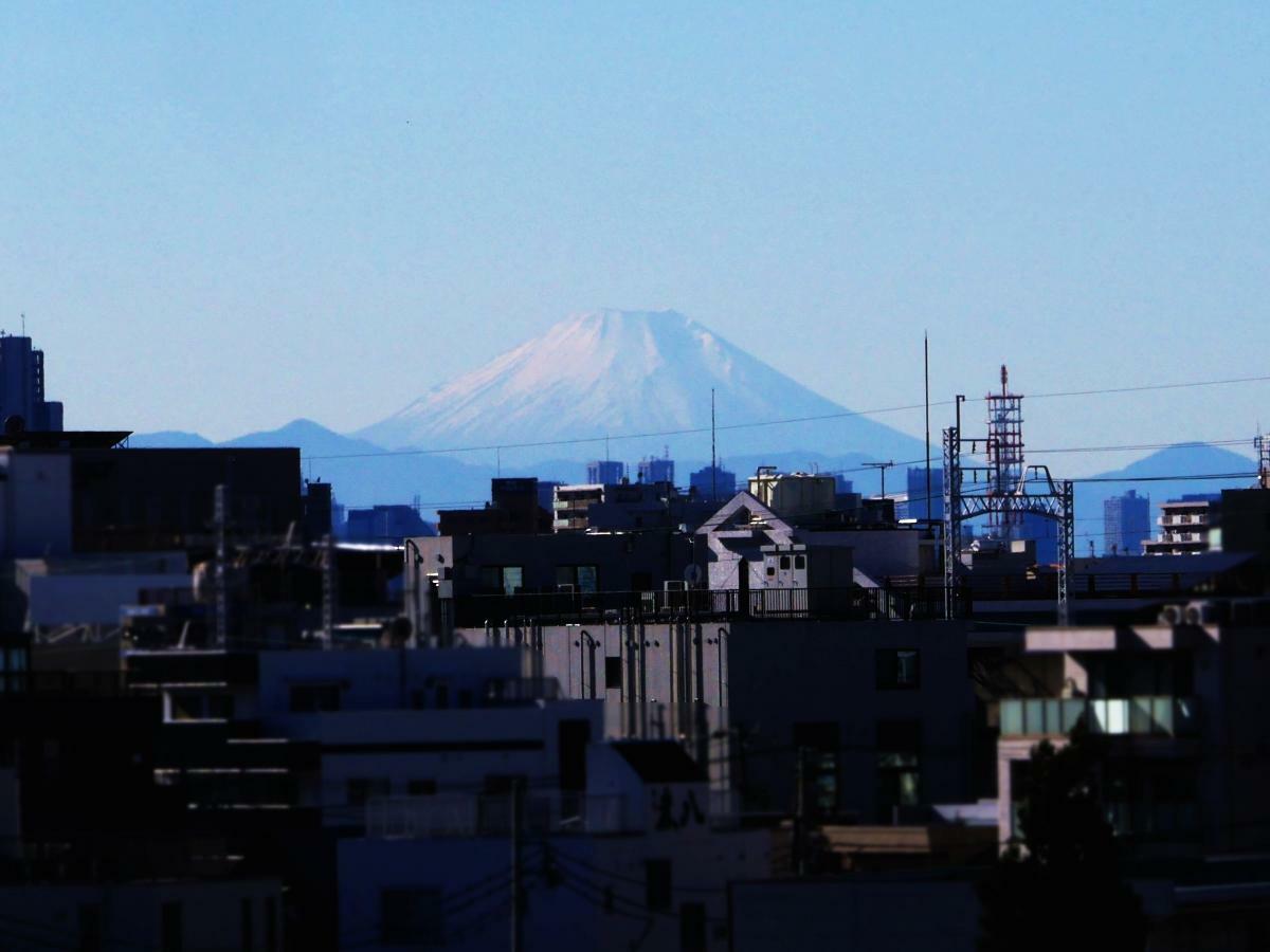 青砥橋の西側の歩道から見た富士山