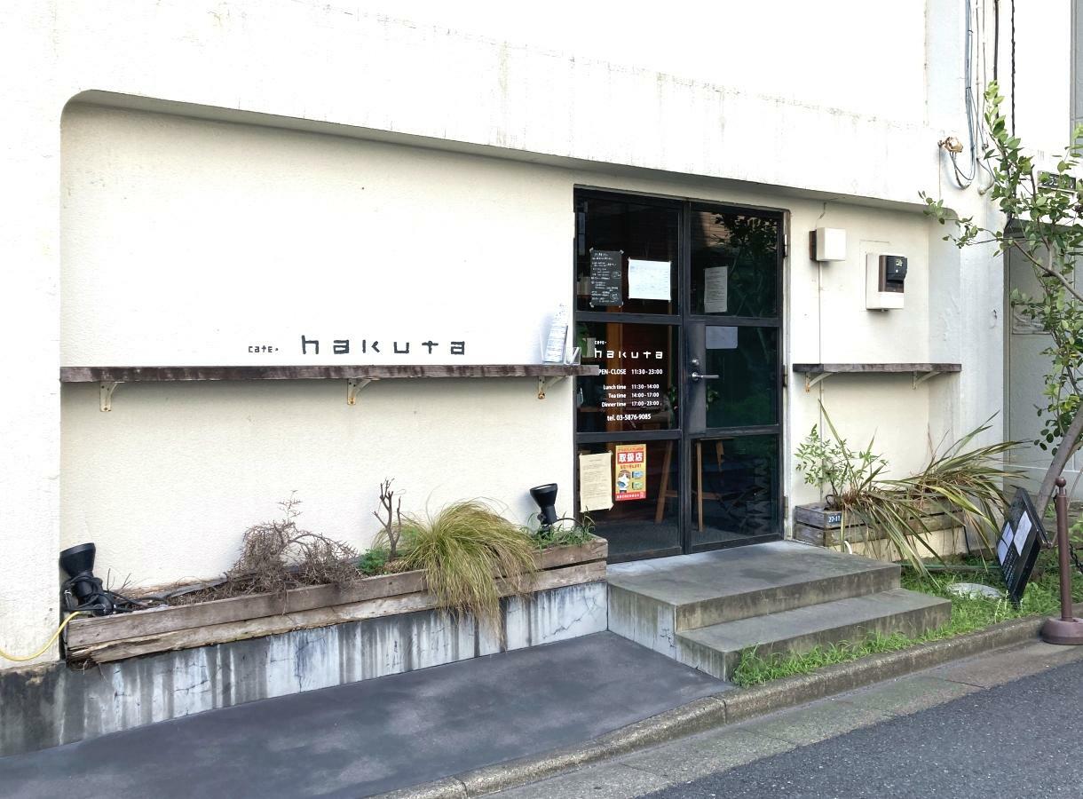 cafe・hakutaの隠れ家風の入口