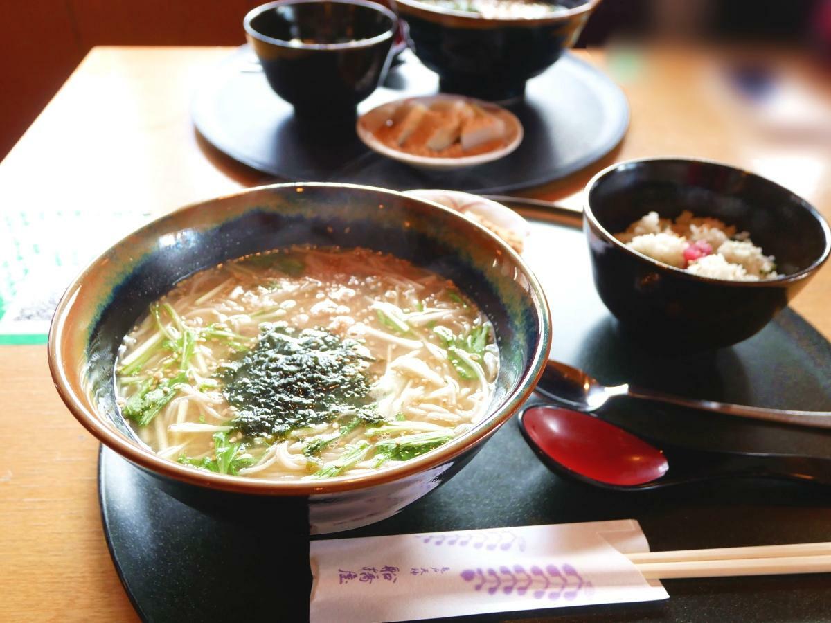 「鶏そぼろ胡麻だしにゅうめん」まぜご飯とくず餅付き