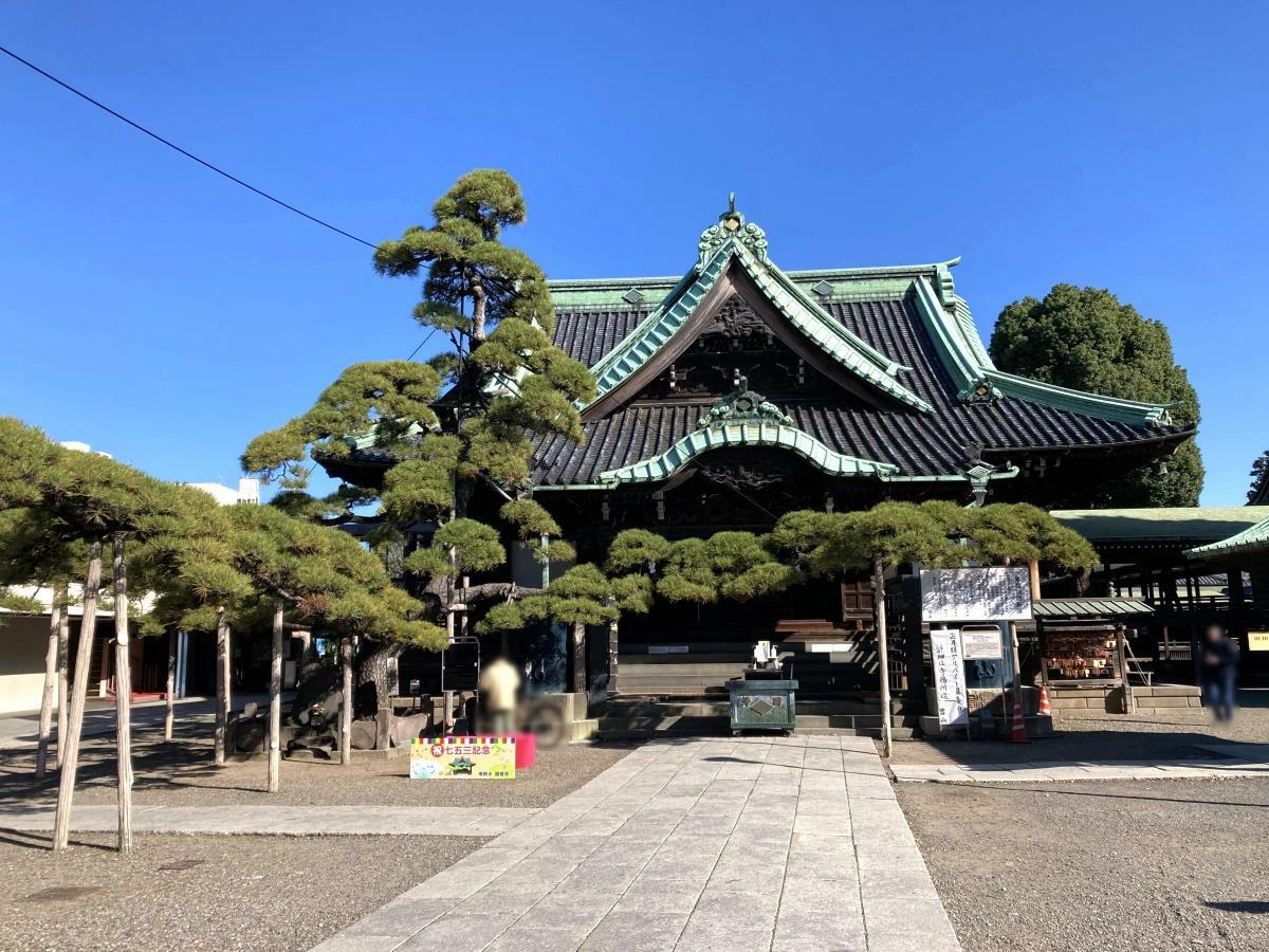 秋空が似合う柴又帝釈天の帝釈堂