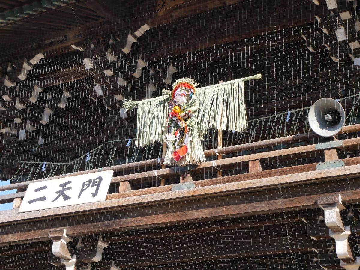 二天門 二層目のお正月飾り