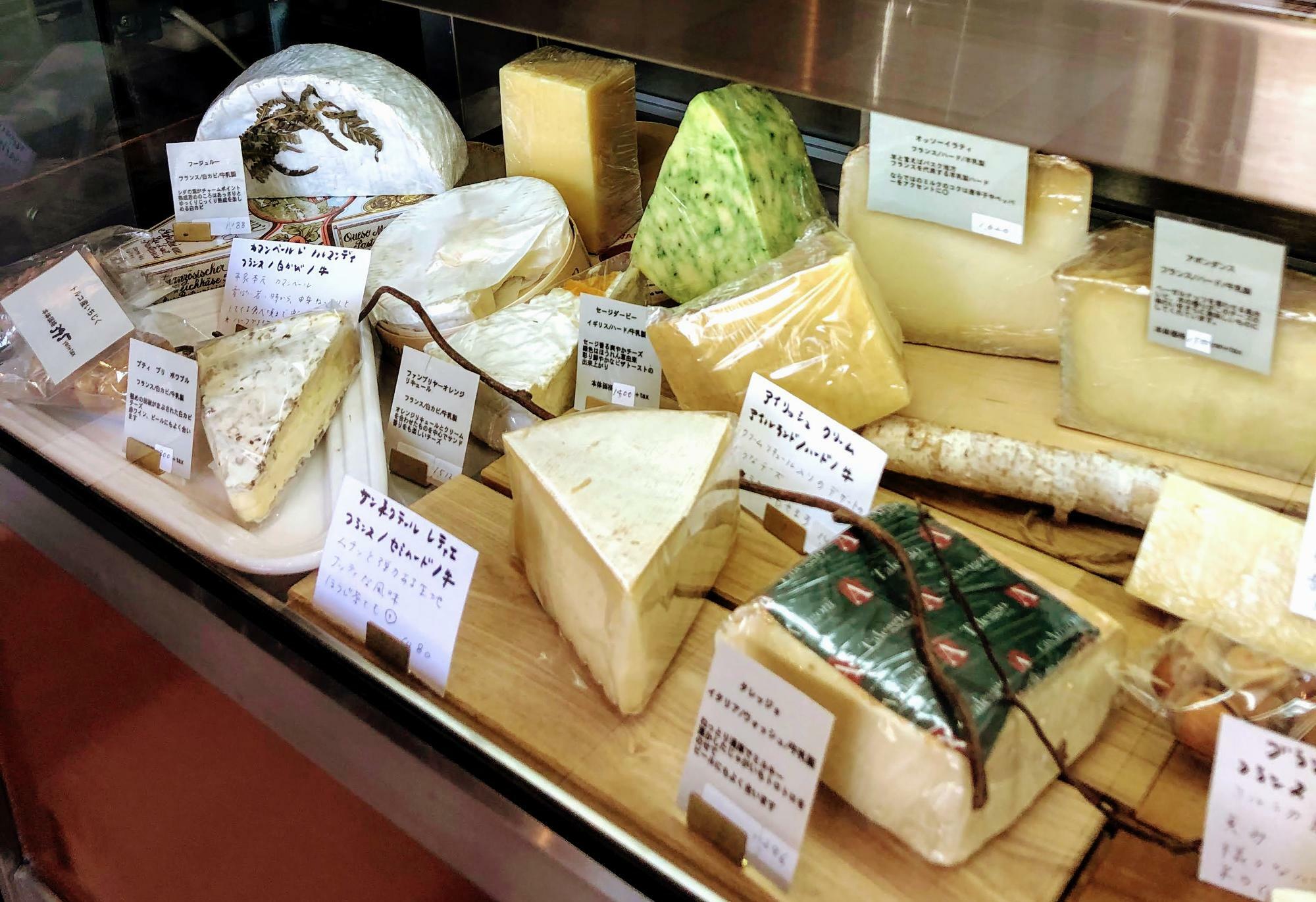 食べやすいセミハード、あるいはブリー系のチーズが多い