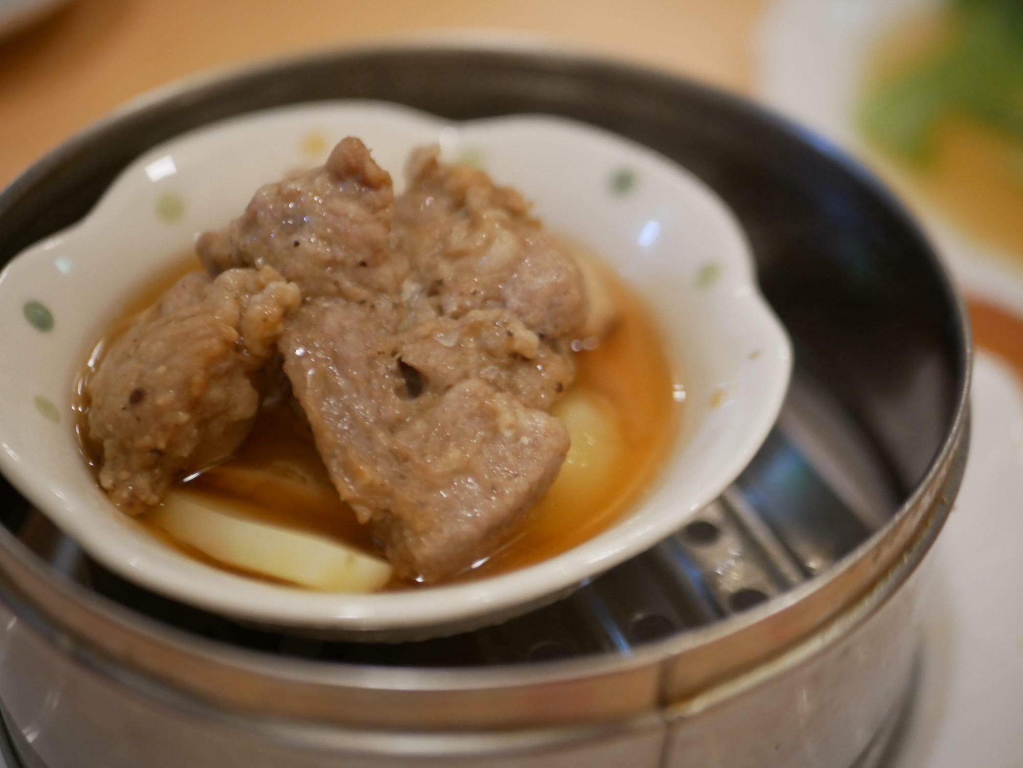 豚げた肉の豆鼓（トーチー）蒸し（748円）