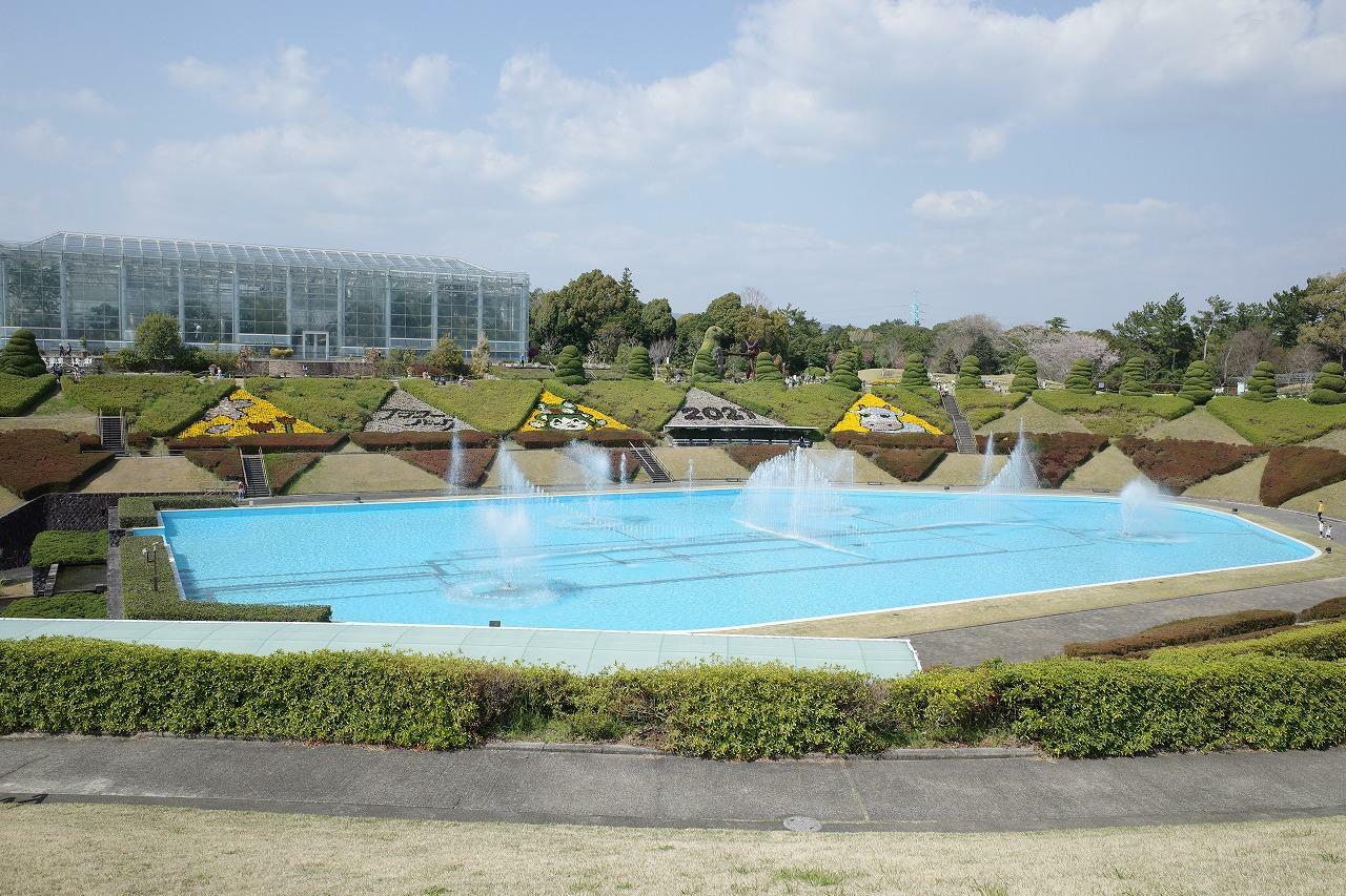 噴水池と三角花壇（2021年3月撮影）