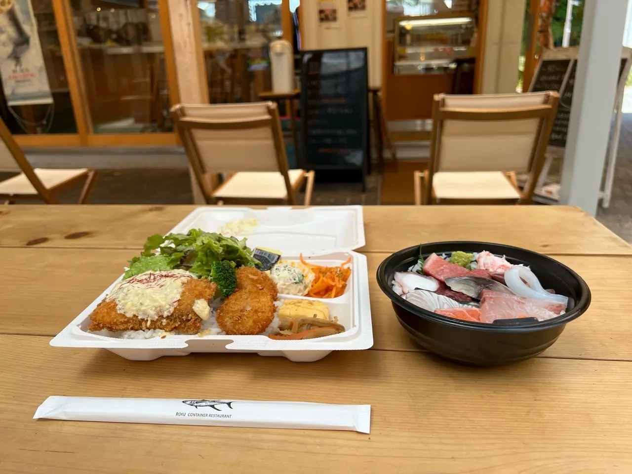 「サーモンフライ・ホタテフライ弁当」と「海鮮丼」
