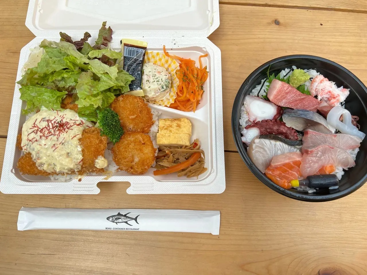 「サーモンフライ・ホタテフライ弁当」と「海鮮丼」