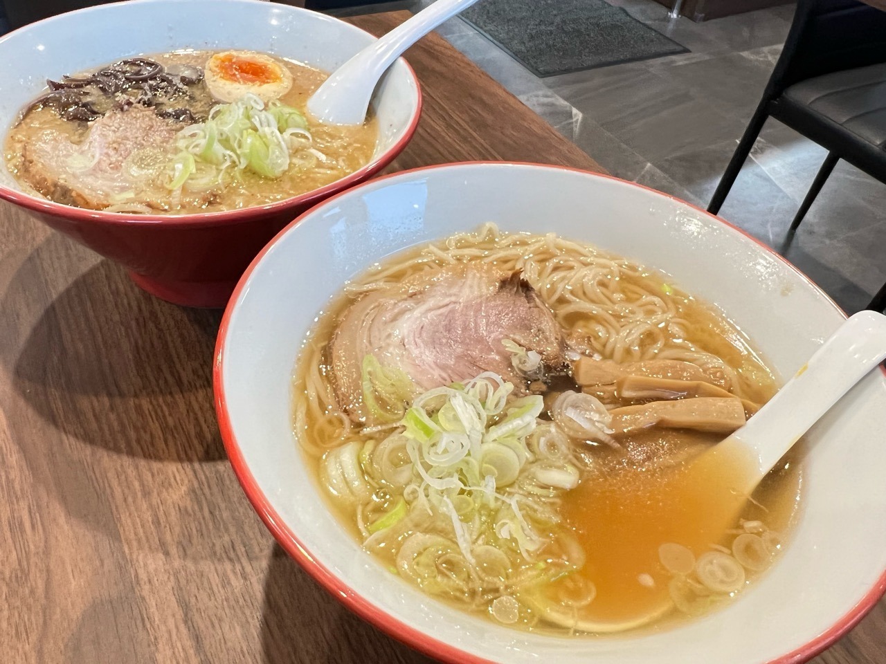 「しょうゆラーメン」と「味噌らーめん」