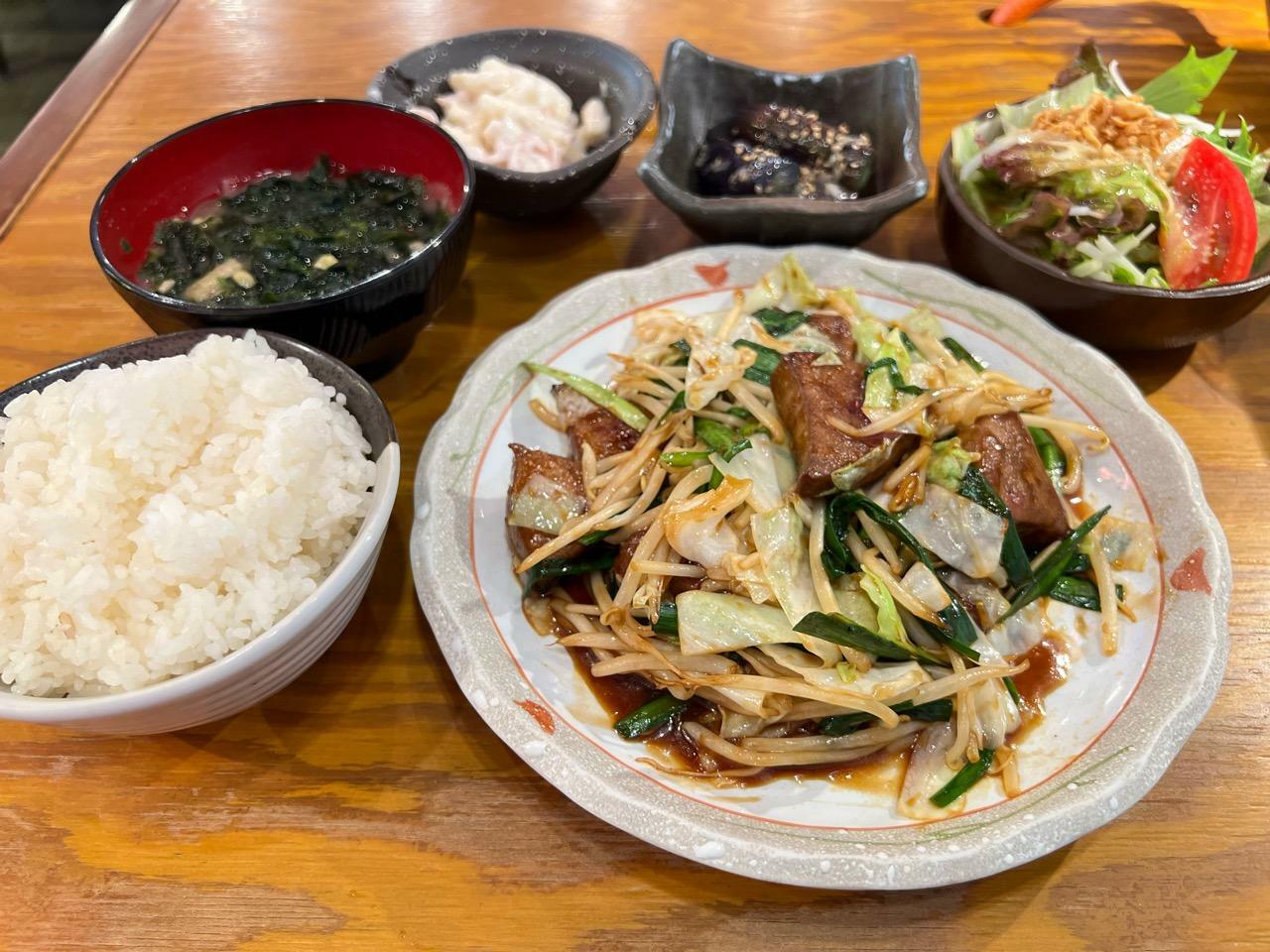 「レバニラ炒め定食」