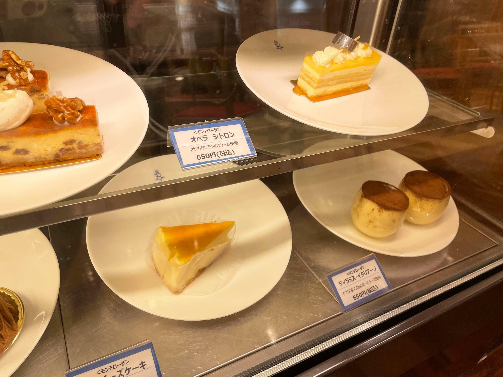 横浜モンテローザのケーキもあります