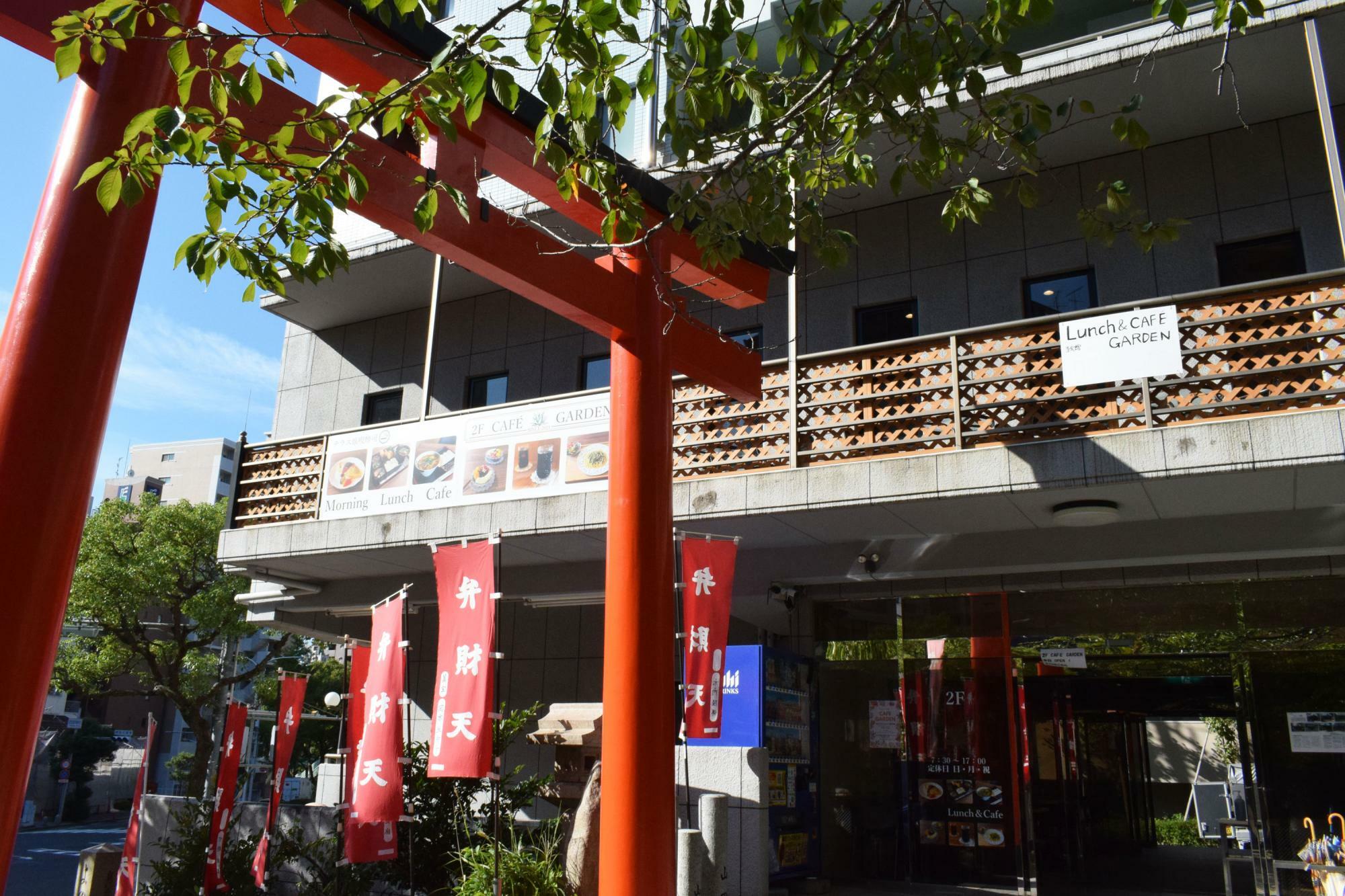 四宮神社の鳥居をくぐって左にある四宮神社会館2階です