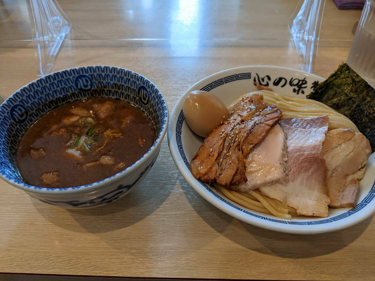 「心の味製麺」特製濃厚豚骨魚介つけ麺１,２００円（税込）