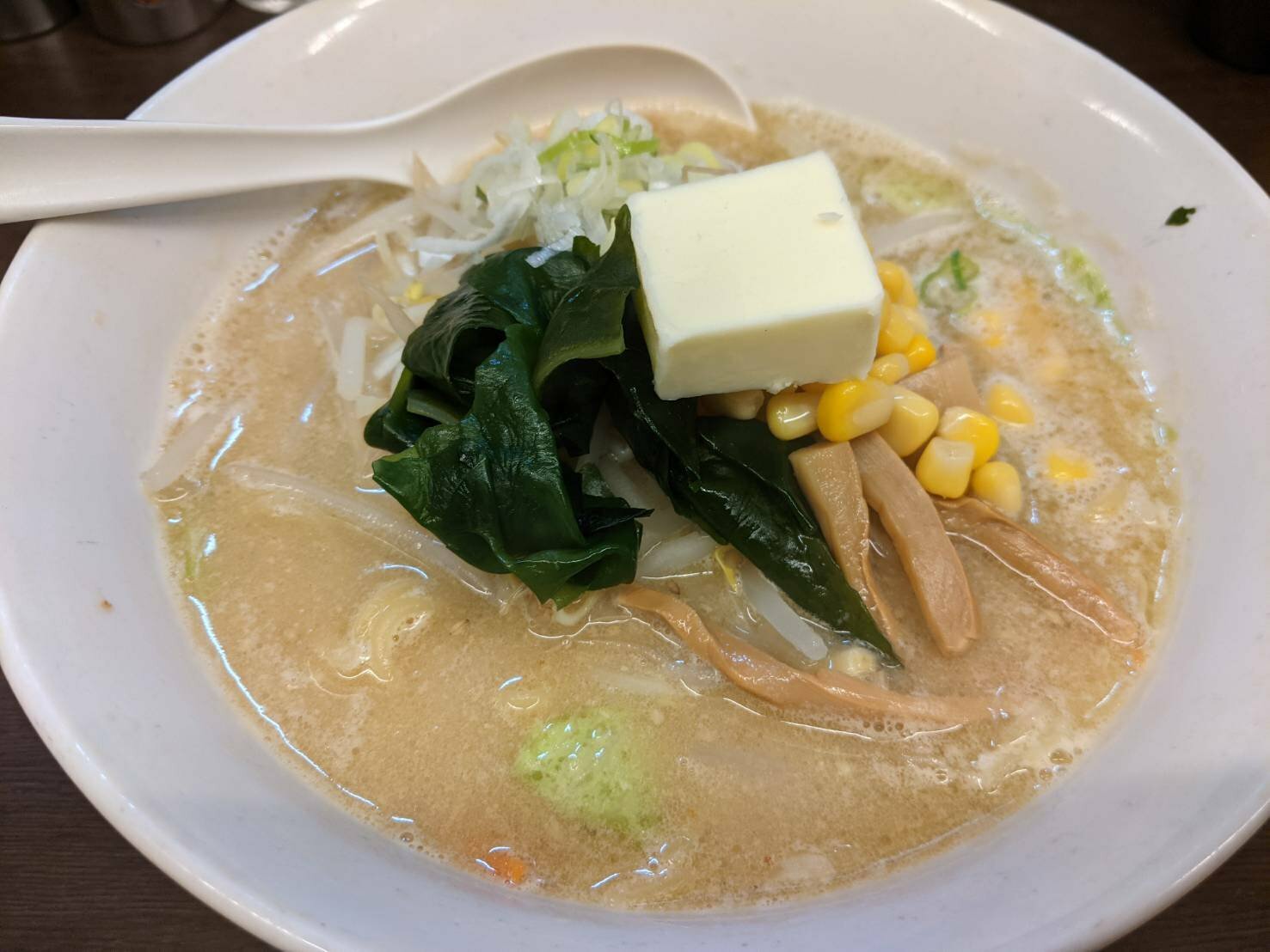 味噌ラーメン８００円（税込）にバター１００円（税込）をトッピング