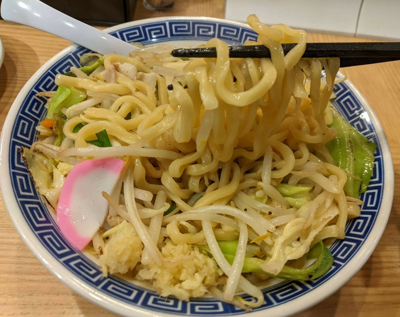 中太縮れ麺はもっちり